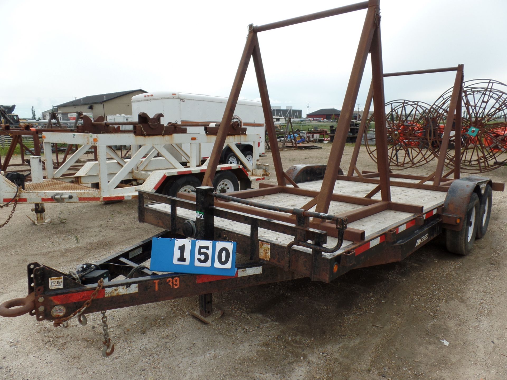 SWS 20' T/A FLATDECK TRAILER W/2 A-FRAME REEL STANDS, T/A, ELEC. BRAKES, S/N 4UGFH2026ED025327