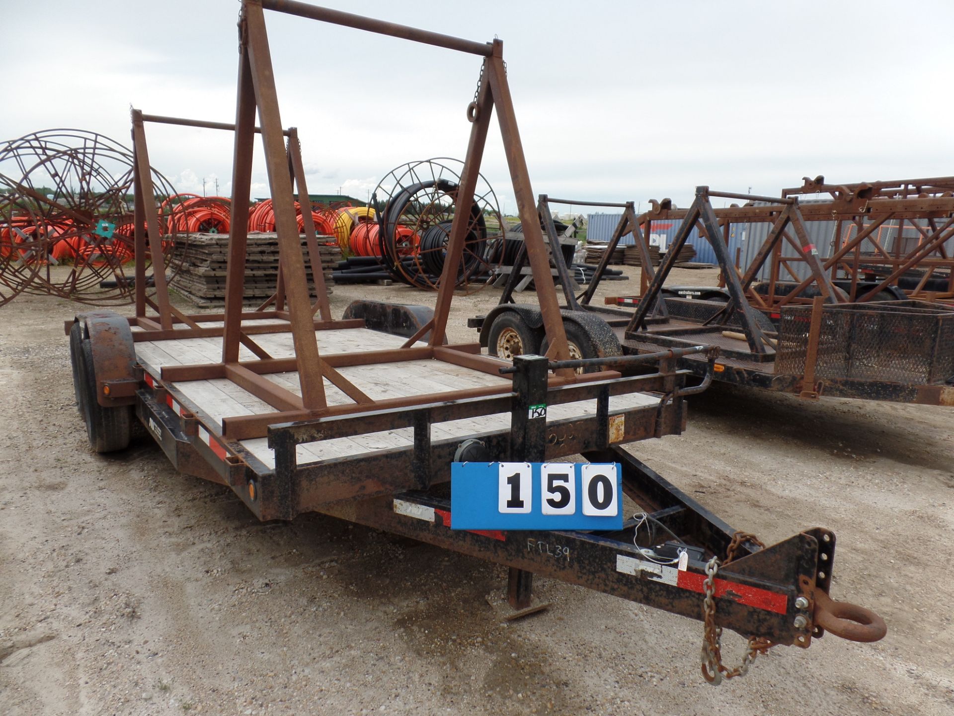 SWS 20' T/A FLATDECK TRAILER W/2 A-FRAME REEL STANDS, T/A, ELEC. BRAKES, S/N 4UGFH2026ED025327 - Image 2 of 4