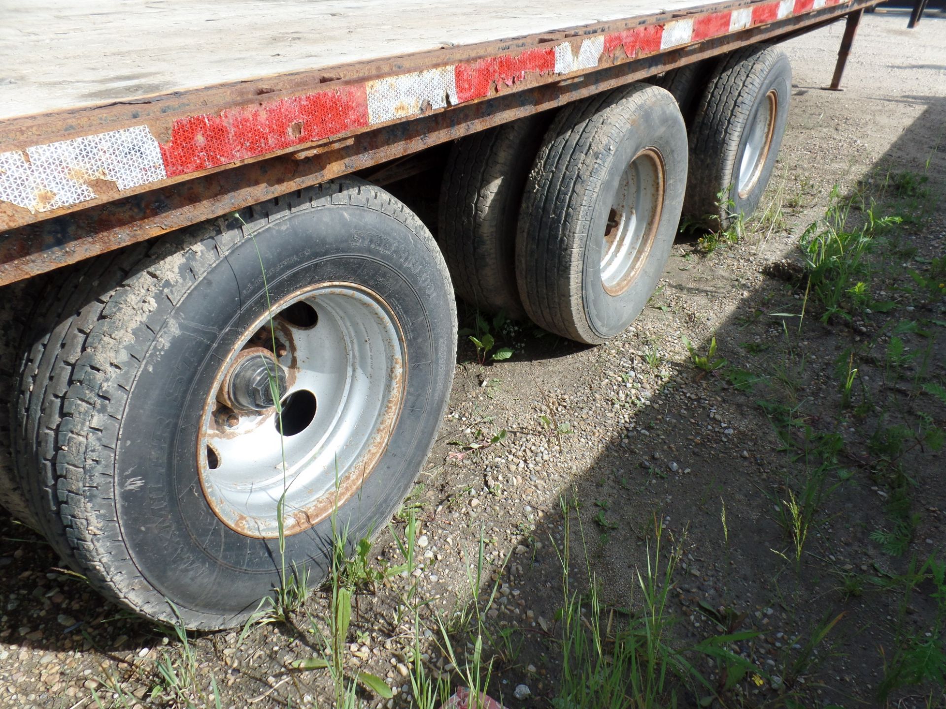 2013 SWS 24' TANDEM TRI AXLE EQUIPMENT TRAILER, BEAVERTAIL W/FOLD OVER RAMPS, S/N 4UGFP3033ED024685 - Image 7 of 8