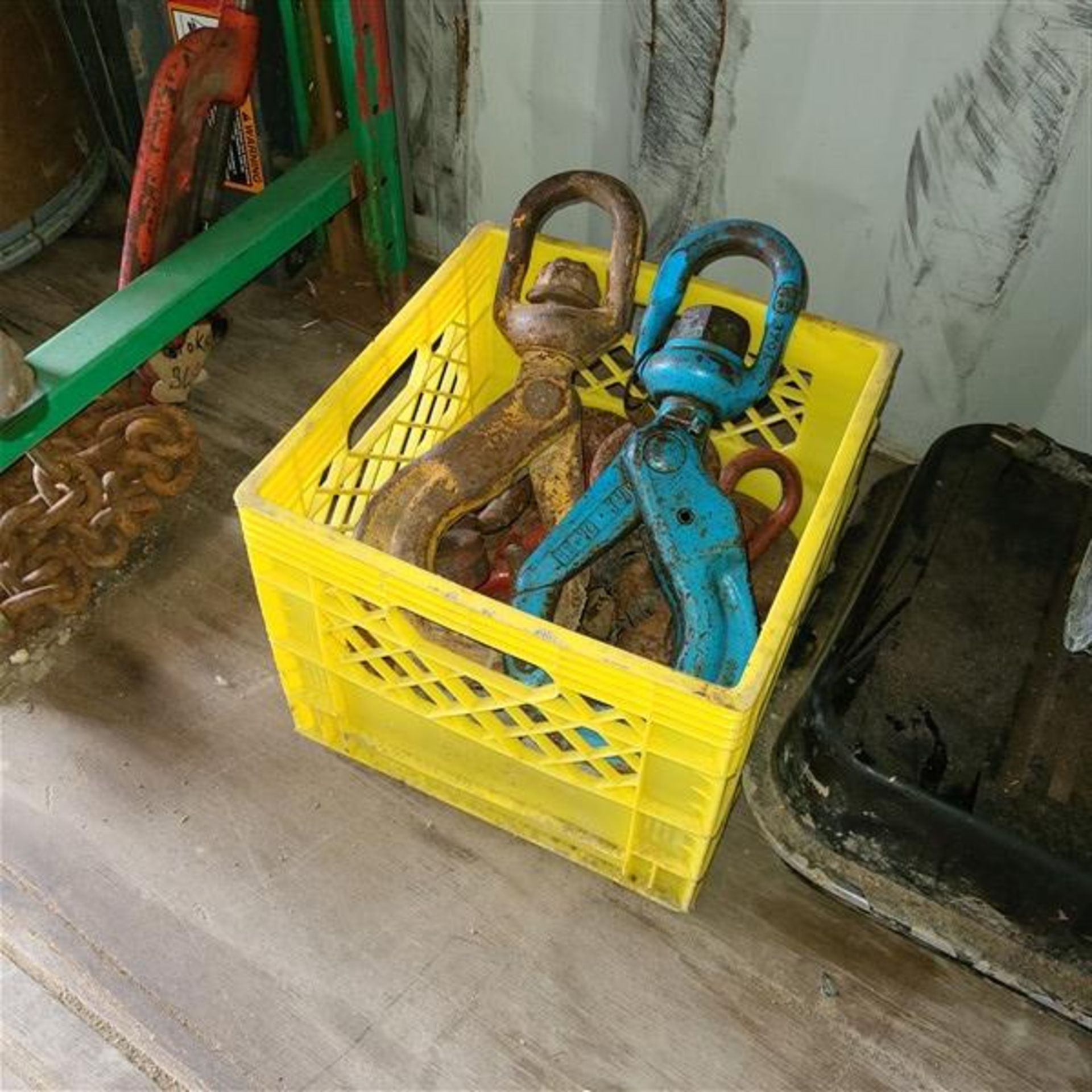 CONTENTS OF BLUE SEACAN CONTAINER, REEL OF ROPE, TIRES, SLINGS ETC. - Image 15 of 15