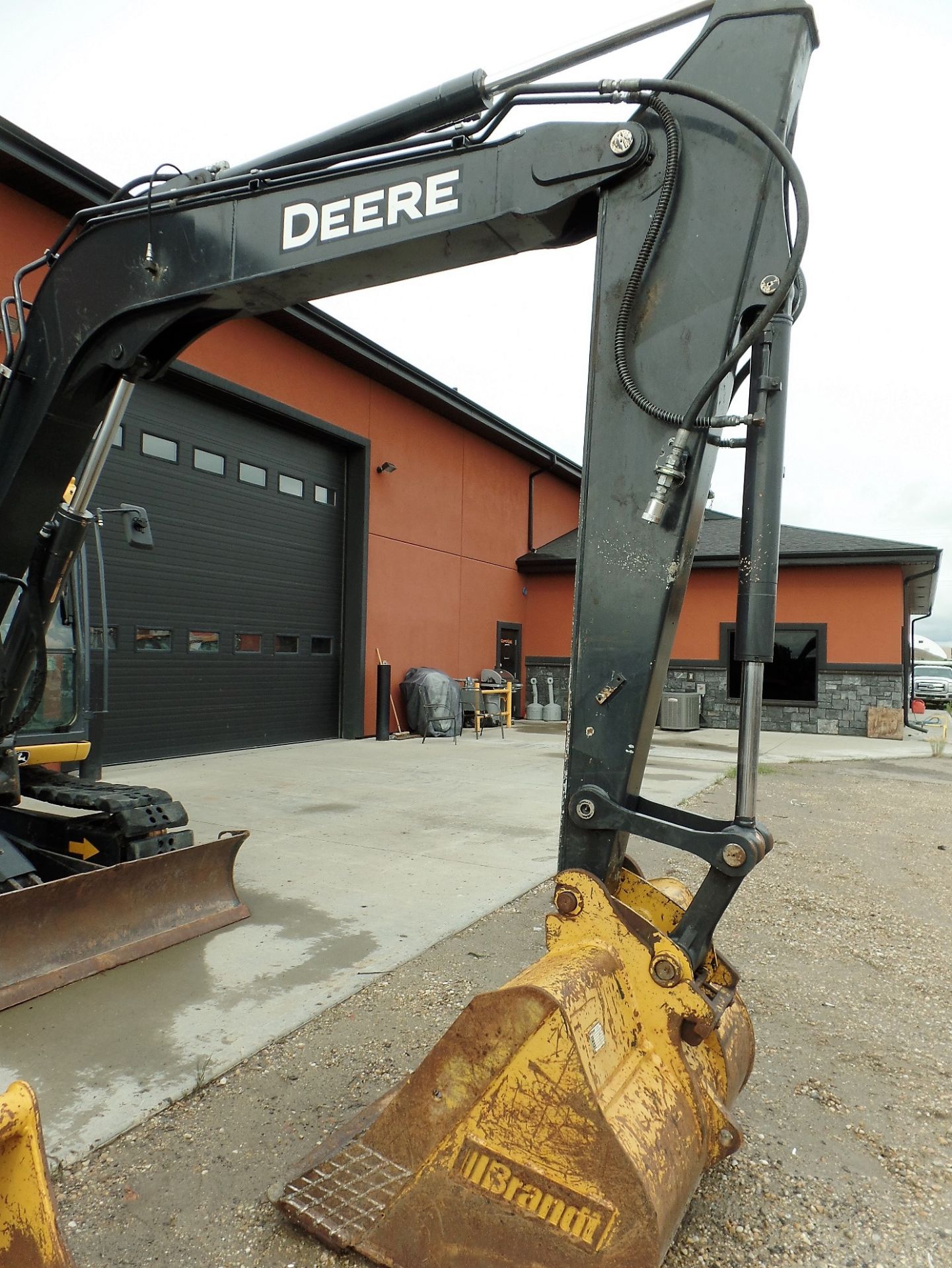 2017 JOHN DEERE MIDI EXCAVATOR 85G, 7' STICK, SWING AWAY BOOM, AUX. HYD. PLUMBING, DOZER BLADE, A/ - Image 4 of 15