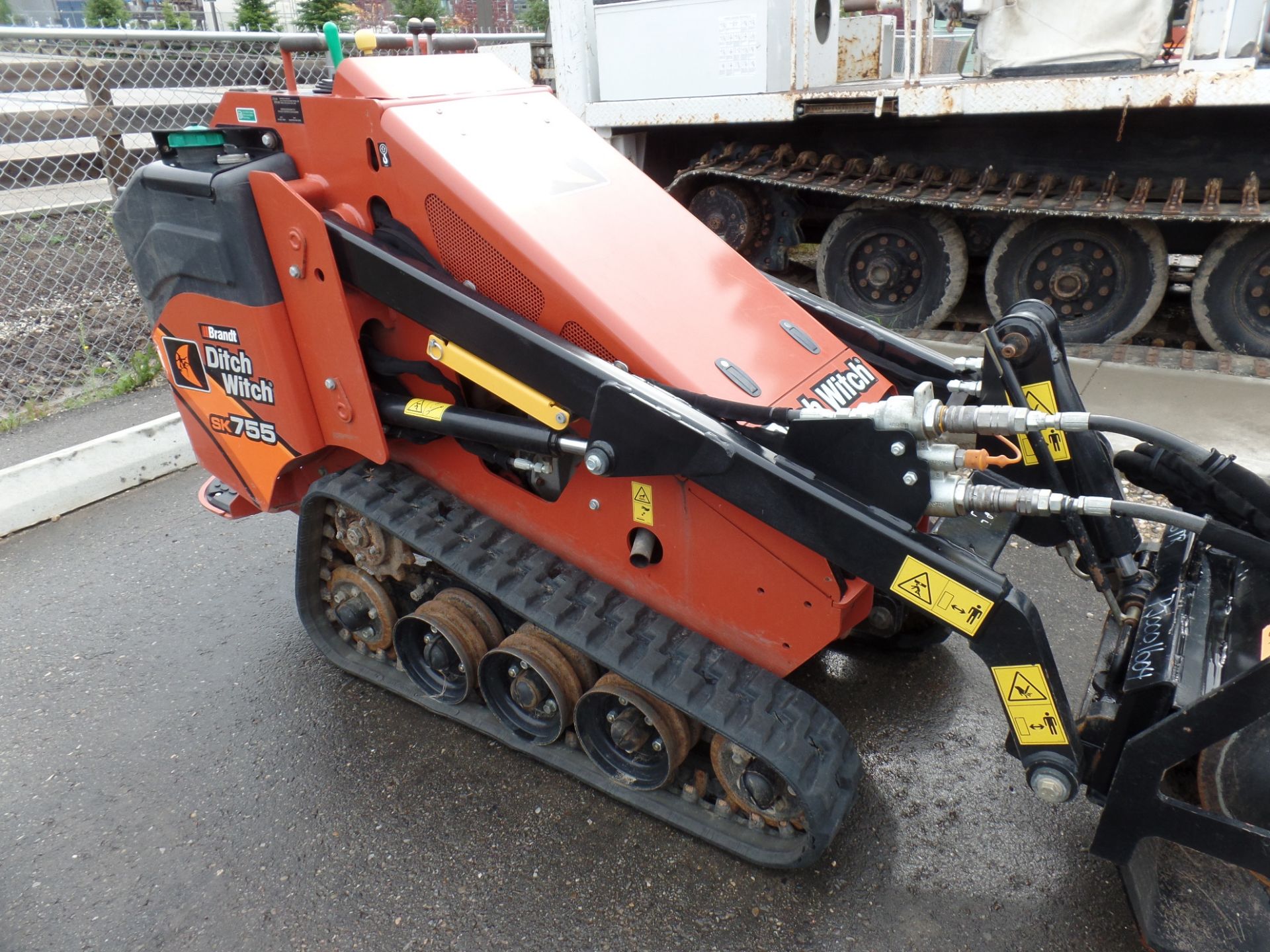 2017 DITCH WITCH SK755 WALK BEHIND MULTI TERRAIN, HYD, Q/C, BUCKET, 123 HRS, S/N - Image 3 of 10