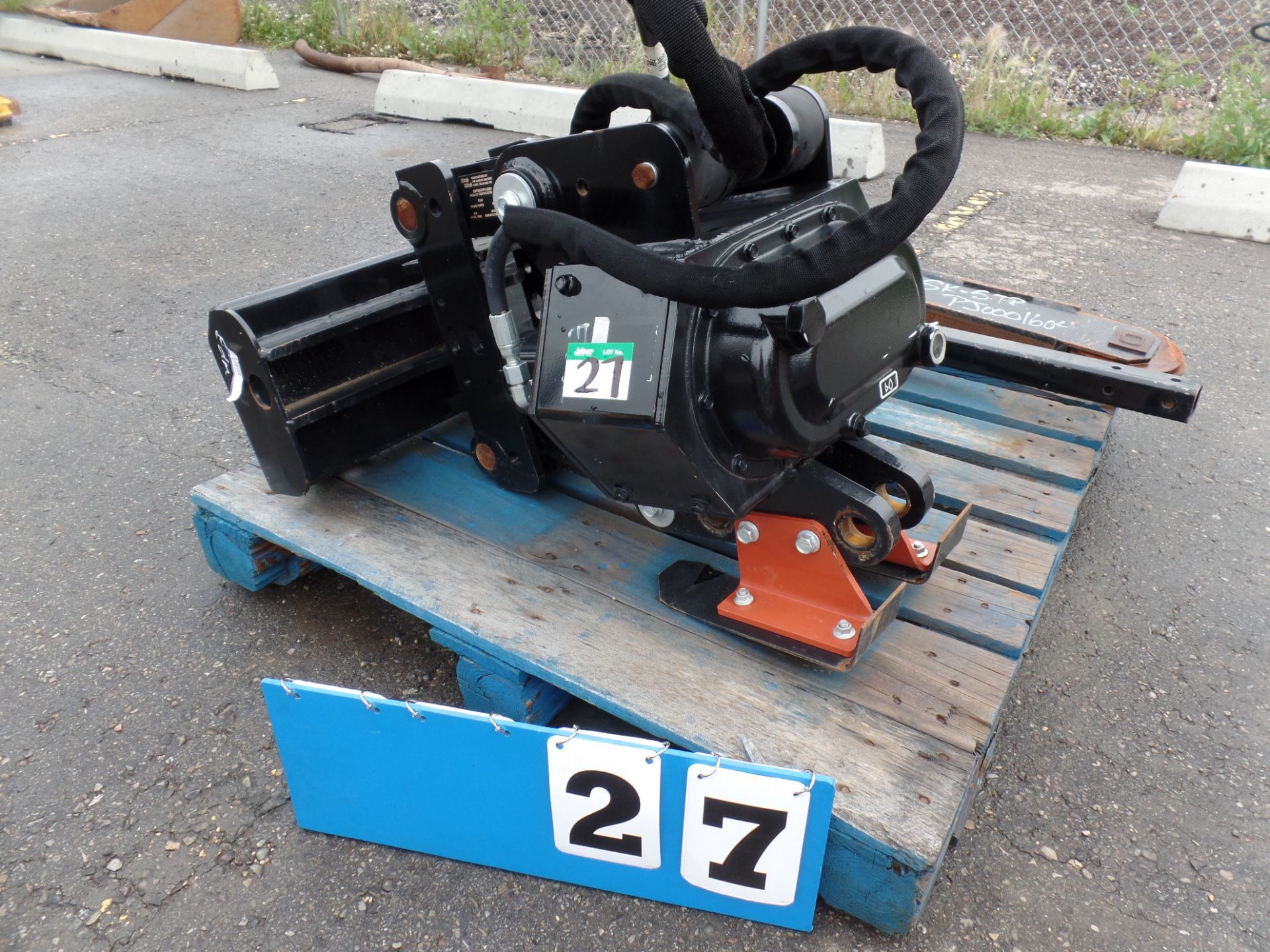 2018 DITCH WITCH MOD. SK5V9 VIBRATOR ATTACHMENT S/N DWPSK5VPHJ0001172 - Image 2 of 5