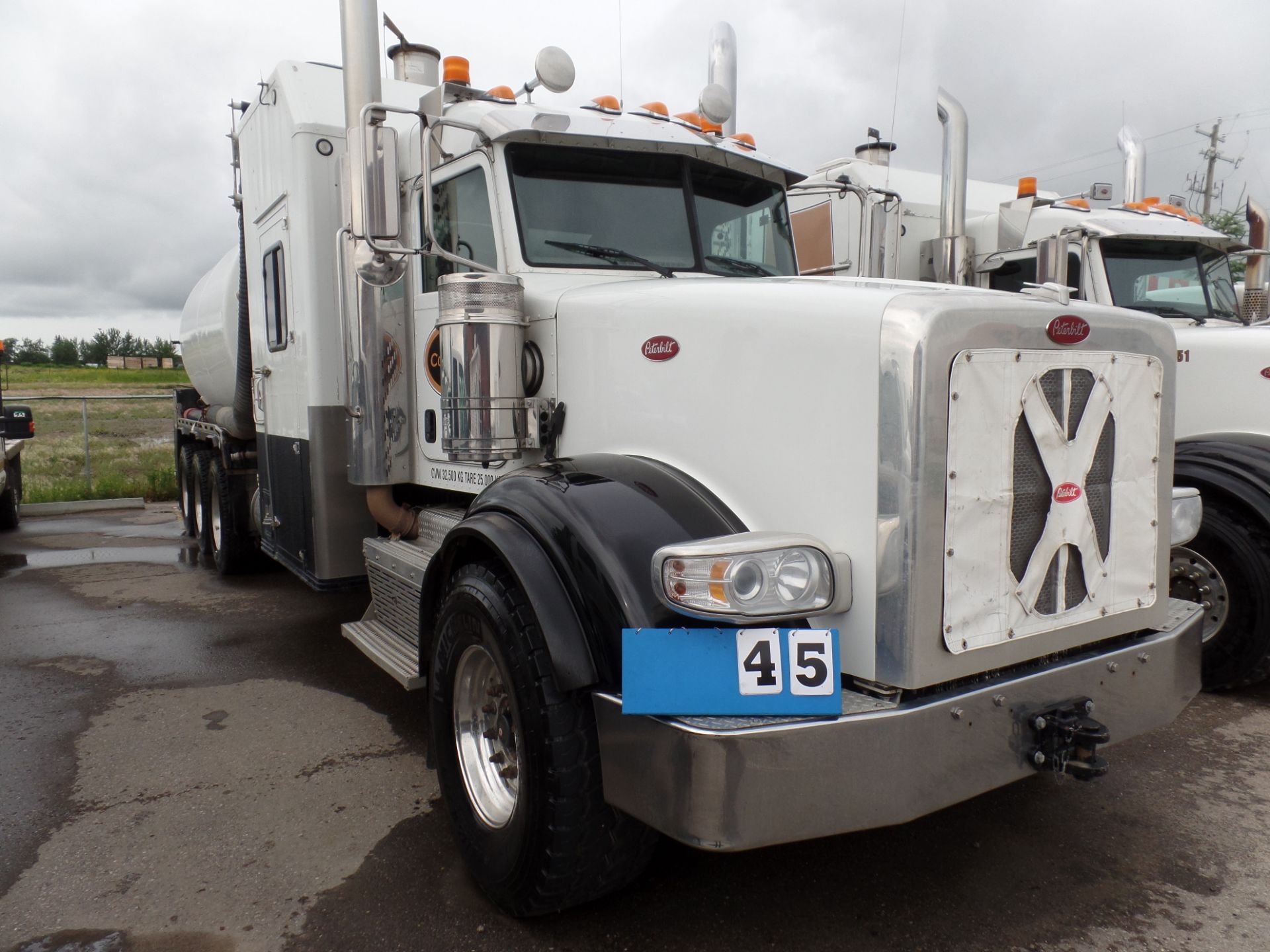 2015 PETERBILT 367 TRI DRIVE HYDRO VAC TRUCK, 148,044 KM., CUMMINS ISX15, 550 HP, ENGINE BRAKE, - Image 13 of 27