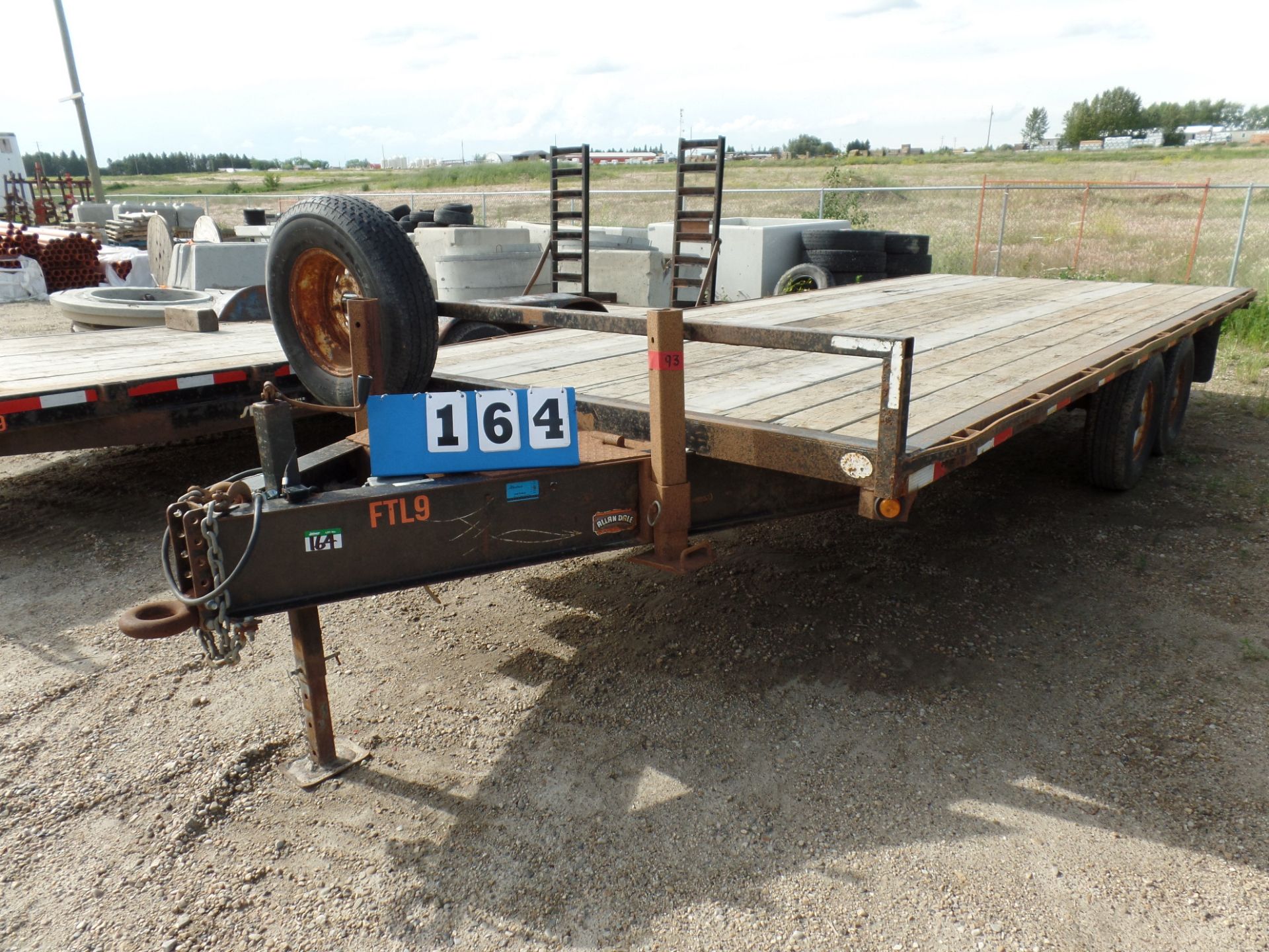 EQUIPMENT TRAILER, 20' T/A, ELEC. BRAKES, VIN: 2R9DS72D07W682475