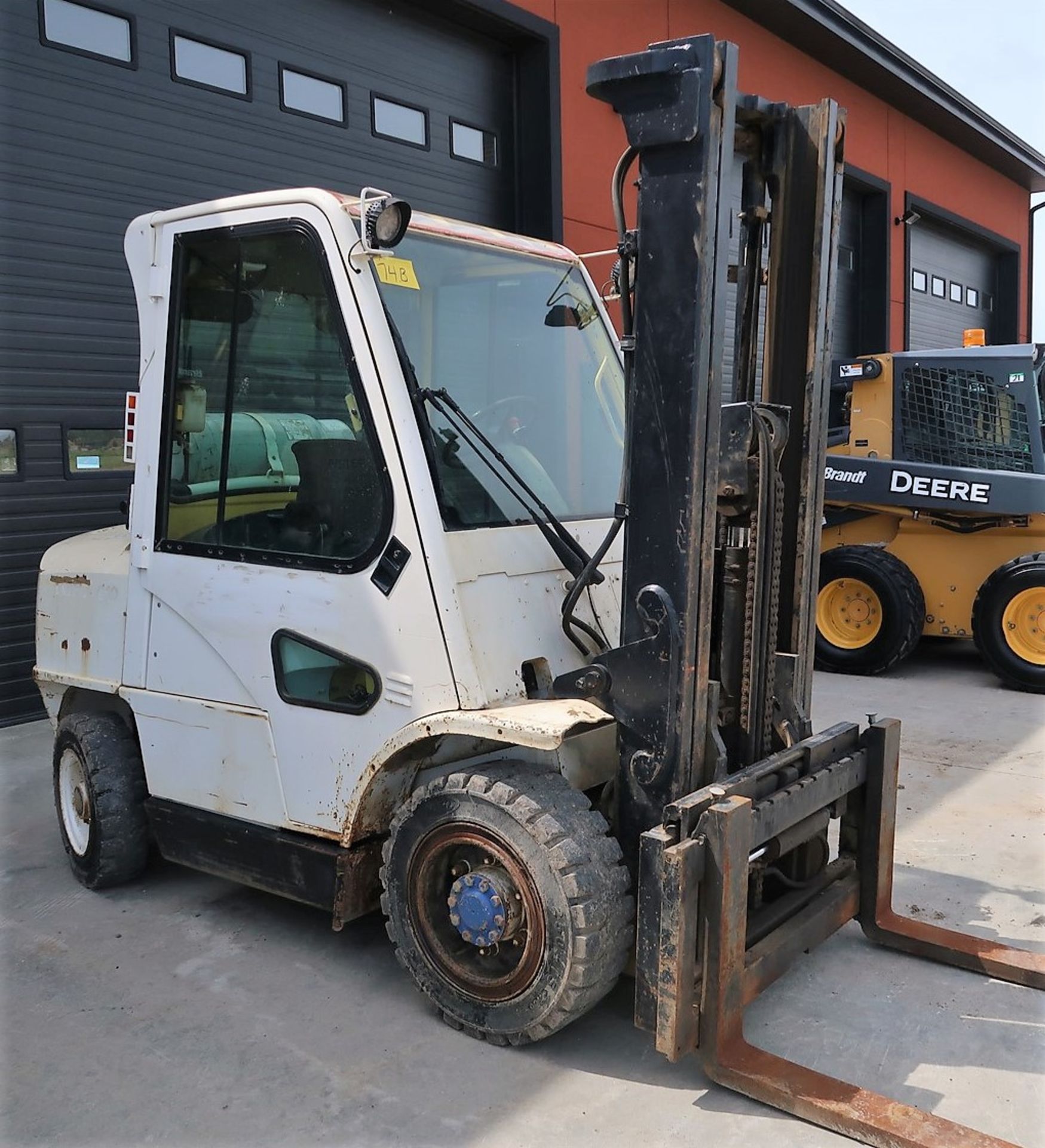 HYSTER FORKLIFT, MODEL H90XMS, 6,350 LB CAP., SIDE SHIFT, PROPANE, 8,238 HRS., S/N K005V04546A