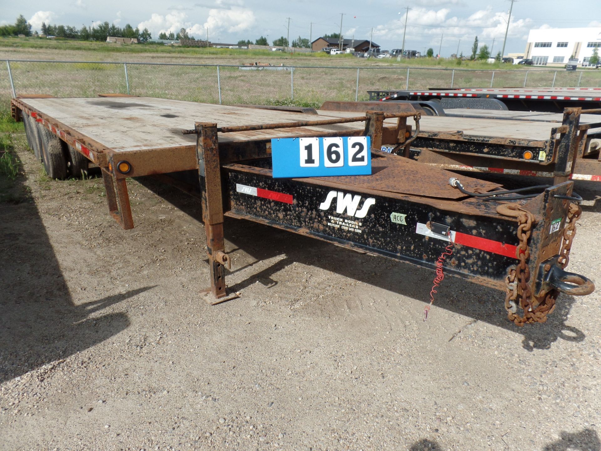 2013 SWS 24' TANDEM TRI AXLE EQUIPMENT TRAILER, BEAVERTAIL W/FOLD OVER RAMPS, S/N 4UGFP3033ED024685 - Image 2 of 8