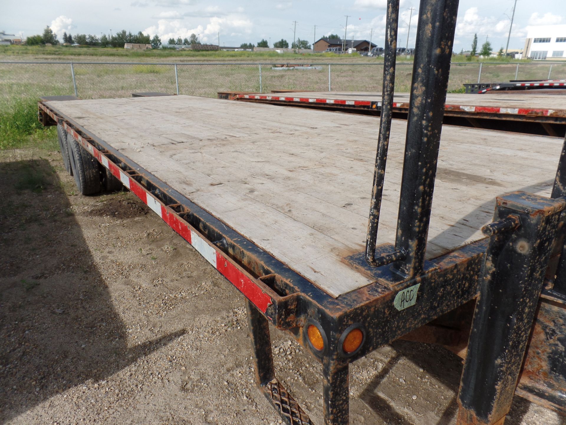 EQUIPMENT TRAILER, 25' TANDEM DUAL BEAVERTAIL W/FOLD OVER RAMPS, ELEC. BRAKES VIN: - Image 8 of 8