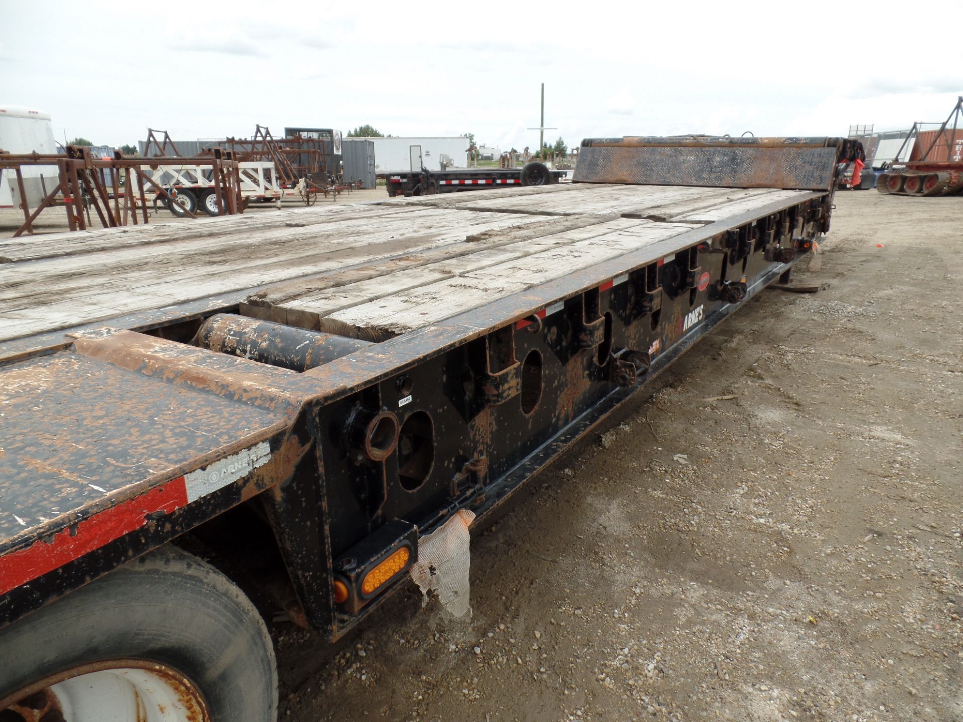 2016 ARNE'S 40 TON TRIDEM LOWBOY TRAILER, SCISSOR NECK, MID ROLL, 10' X 36' DECK, REAR LINE ROLL, - Image 10 of 11