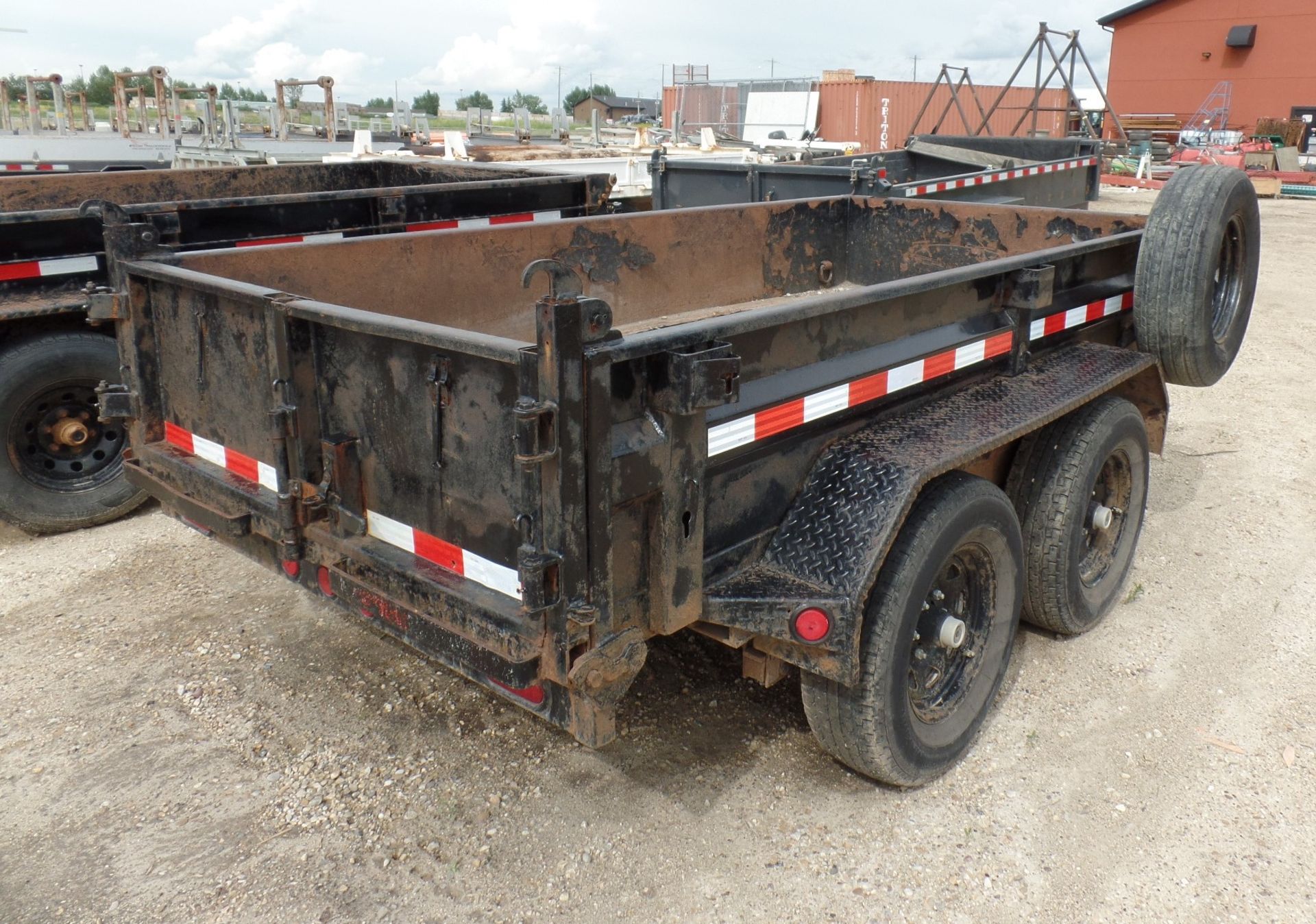 2012 10' DUMP BOX TRAILER, T/A, HYD. PUMP W/REMOTE CONTROL, ELEC. BRAKES, S/N P505102101182677 - Image 5 of 5