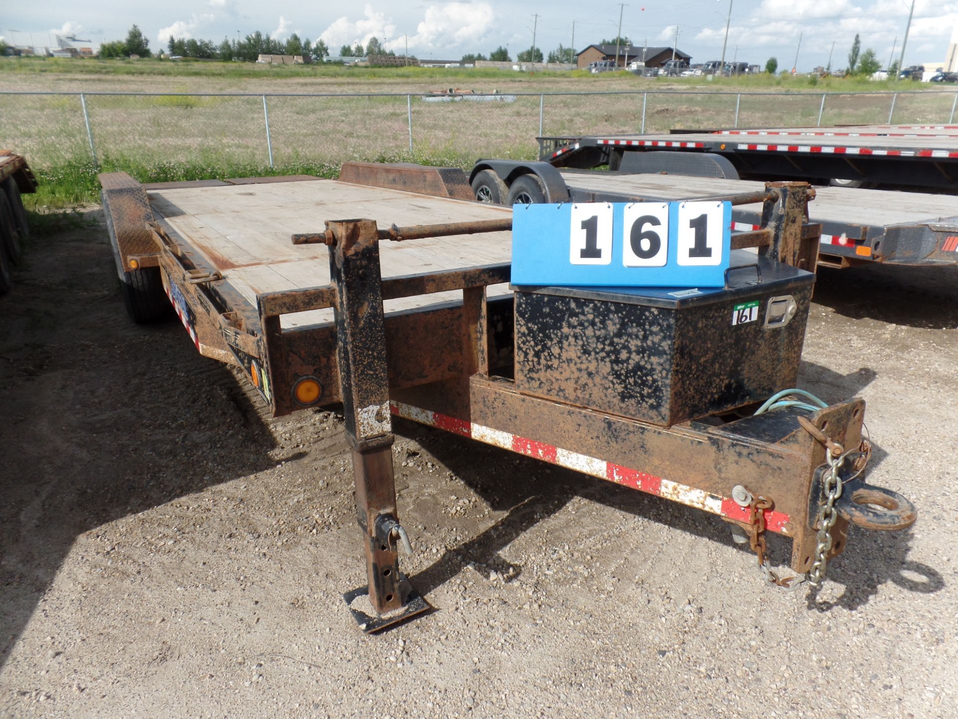 2015 LOAD TRAIL TRI AXLE 20.5' EQUIPMENT TRAILER, BEAVERTAIL W/FOLD OVER RAMPS, ELEC. BRAKES, S/N - Image 2 of 8