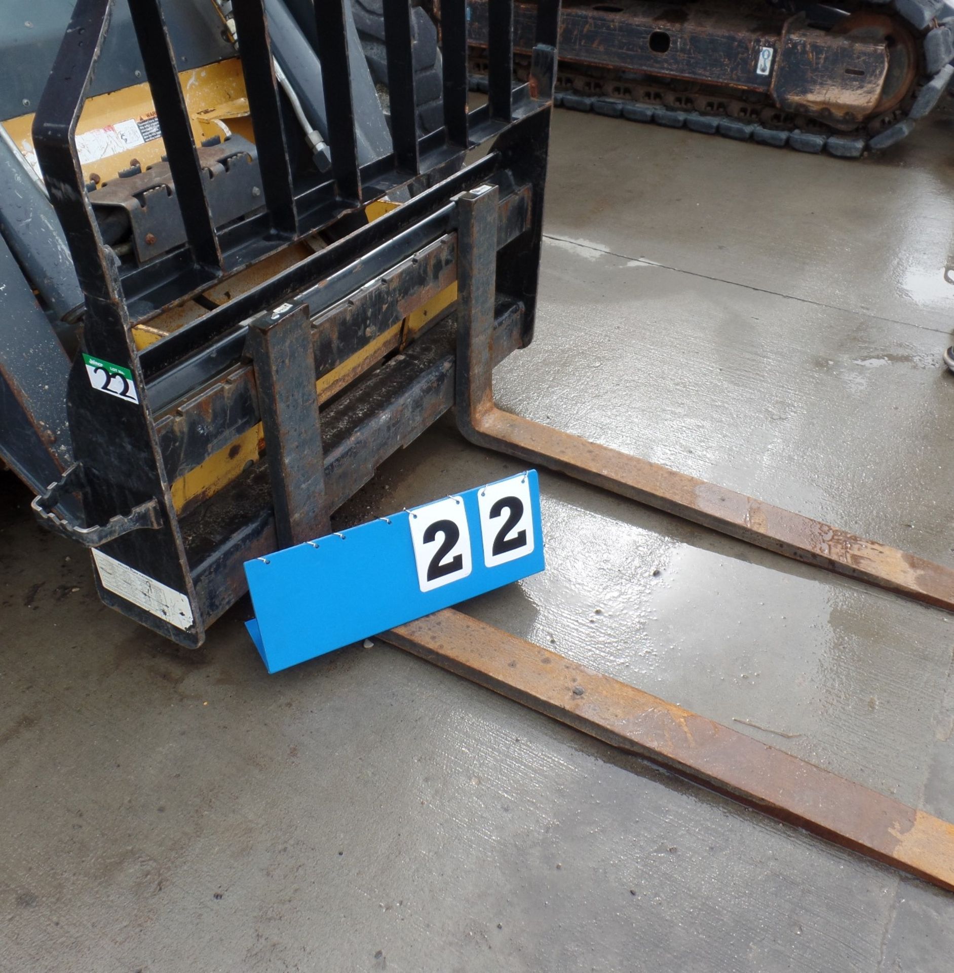 SKID STEER PALLET FORKS ATTACHMENT