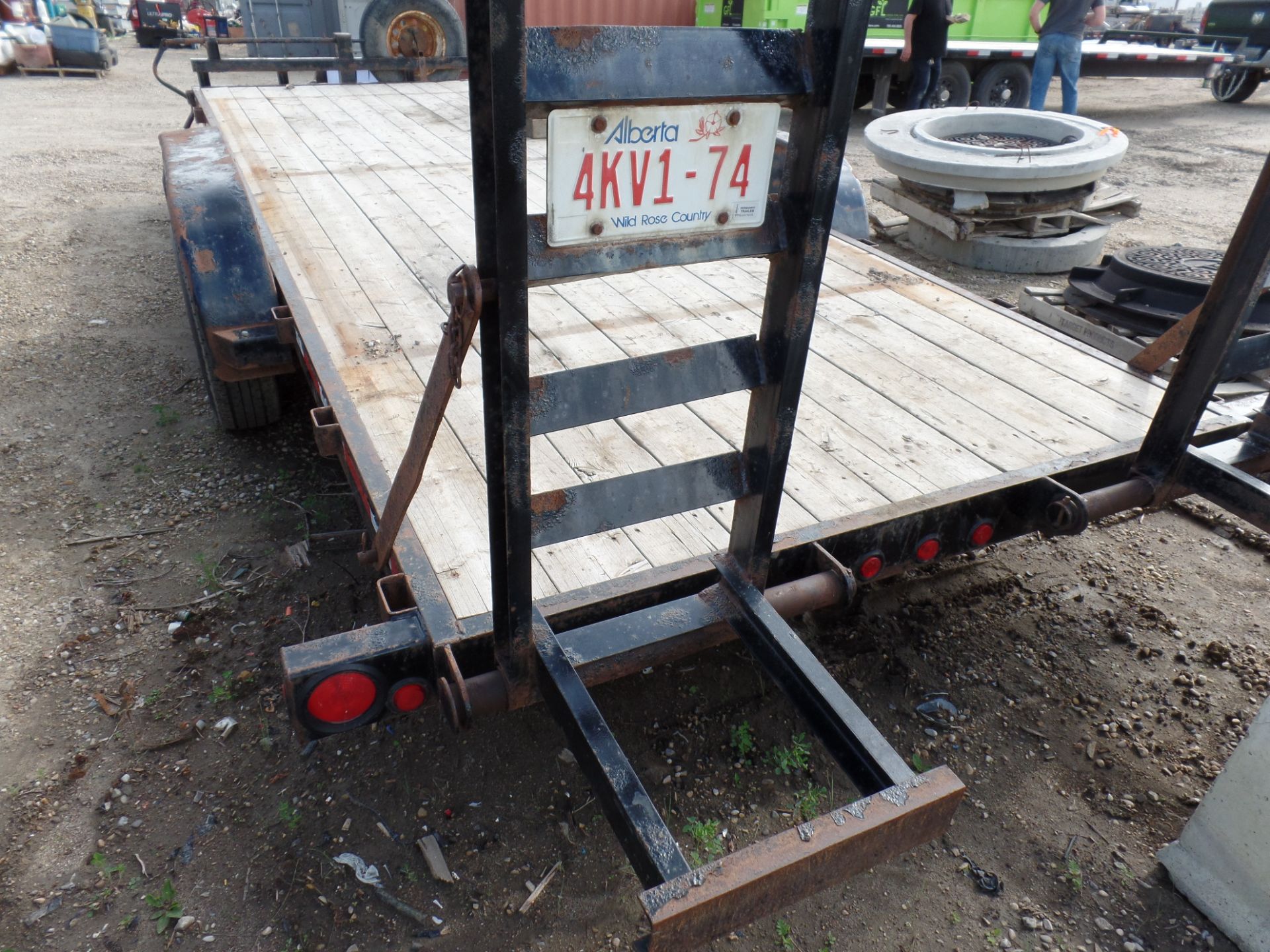 SWS 20' EQUIPMENT TRAILER, T/A, ELEC. BRAKES, FOLD UP RAMPS VIN: 4UGFG3634ED025271 - Image 4 of 5