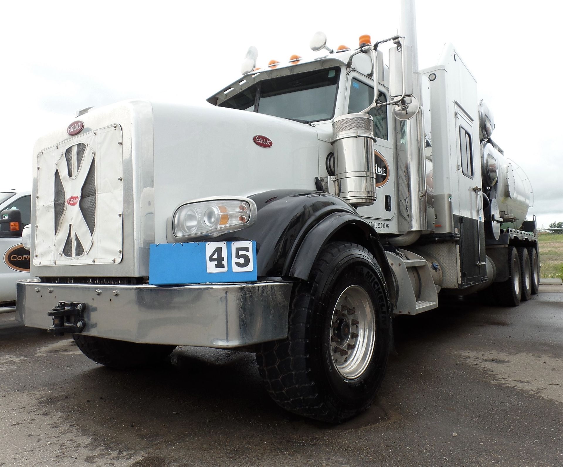 2015 PETERBILT 367 TRI DRIVE HYDRO VAC TRUCK, 148,044 KM., CUMMINS ISX15, 550 HP, ENGINE BRAKE, - Image 10 of 27