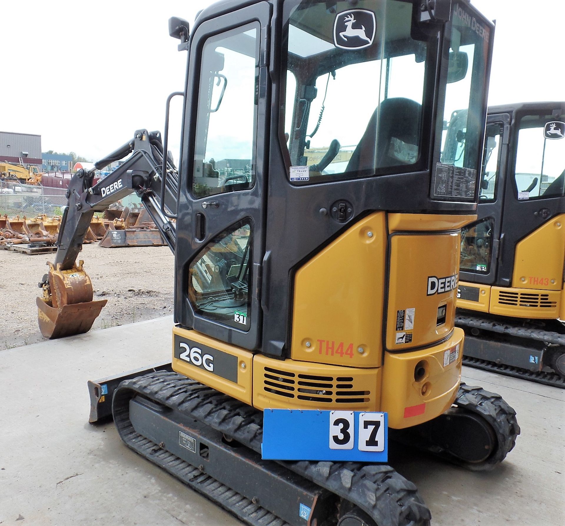 2017 JOHN DEERE 26G MINI HYDRAULIC EXCAVATOR, AUX. HYD. DOZER, ATTACHMENT PLUMBED, 622 HRS. S/N - Image 2 of 12