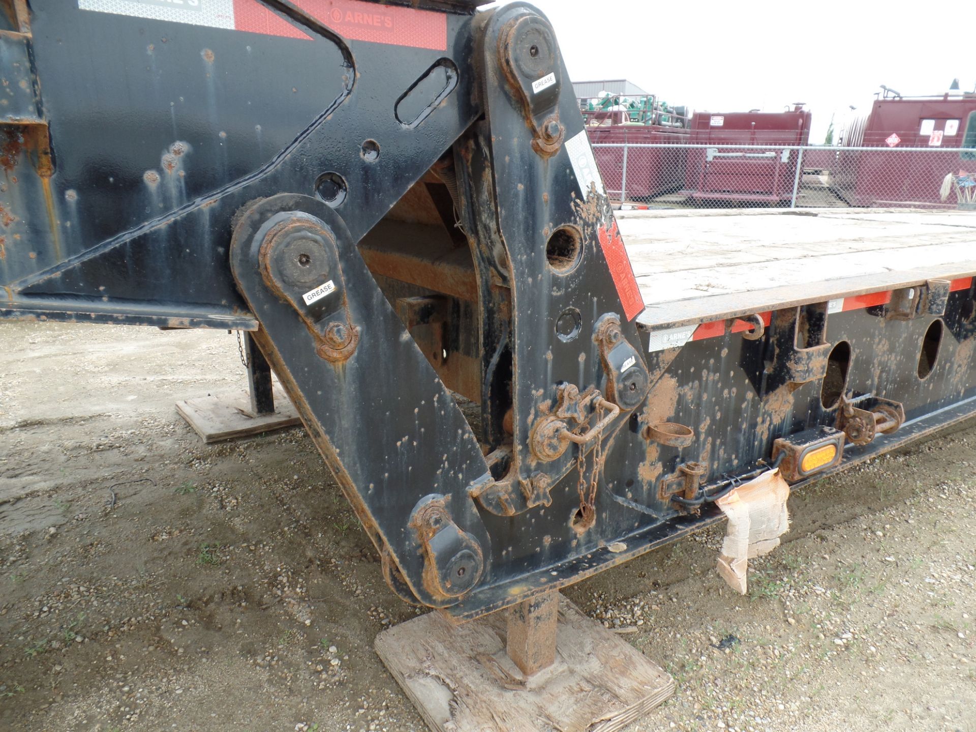 2016 ARNE'S 40 TON TRIDEM LOWBOY TRAILER, SCISSOR NECK, MID ROLL, 10' X 36' DECK, REAR LINE ROLL, - Image 5 of 11