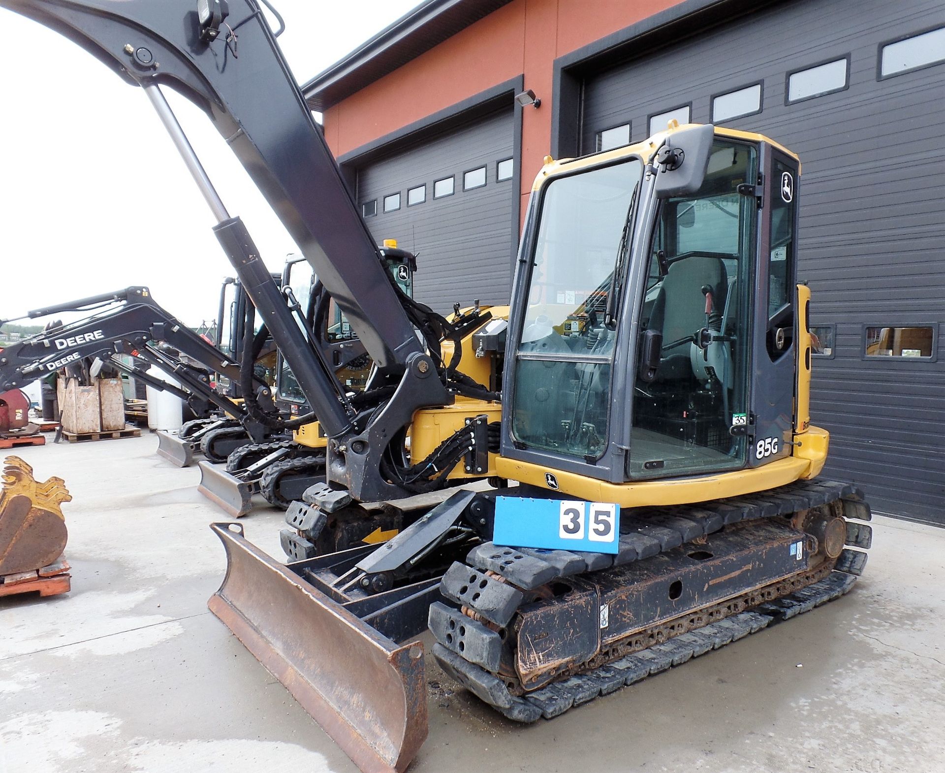 2017 JOHN DEERE MIDI EXCAVATOR 85G, 7' STICK, SWING AWAY BOOM, AUX. HYD. PLUMBING, DOZER BLADE, A/