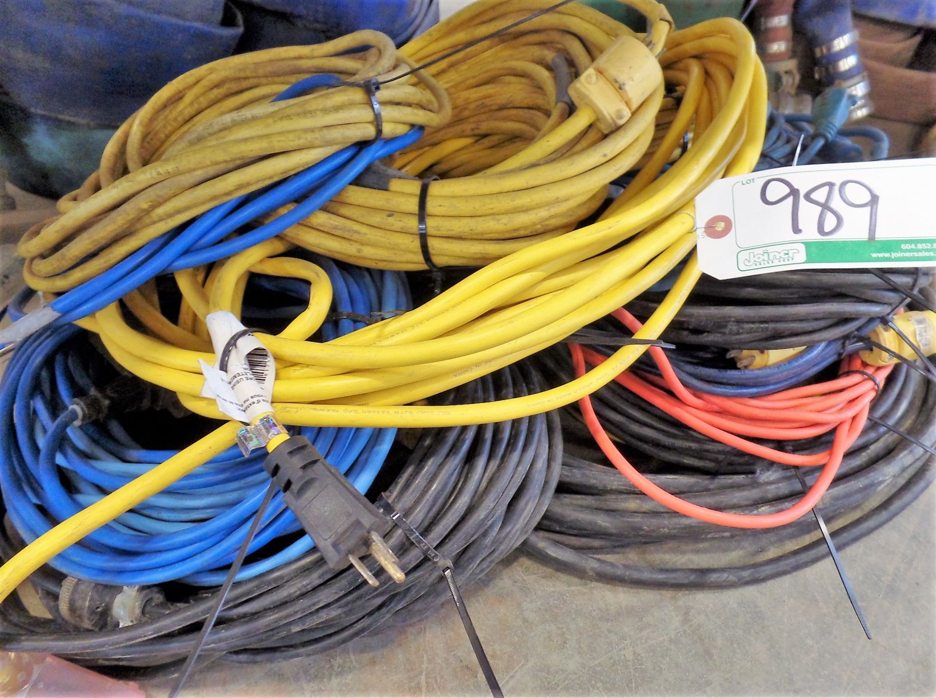 LOT OF ELEC. EXTENSION CORDS