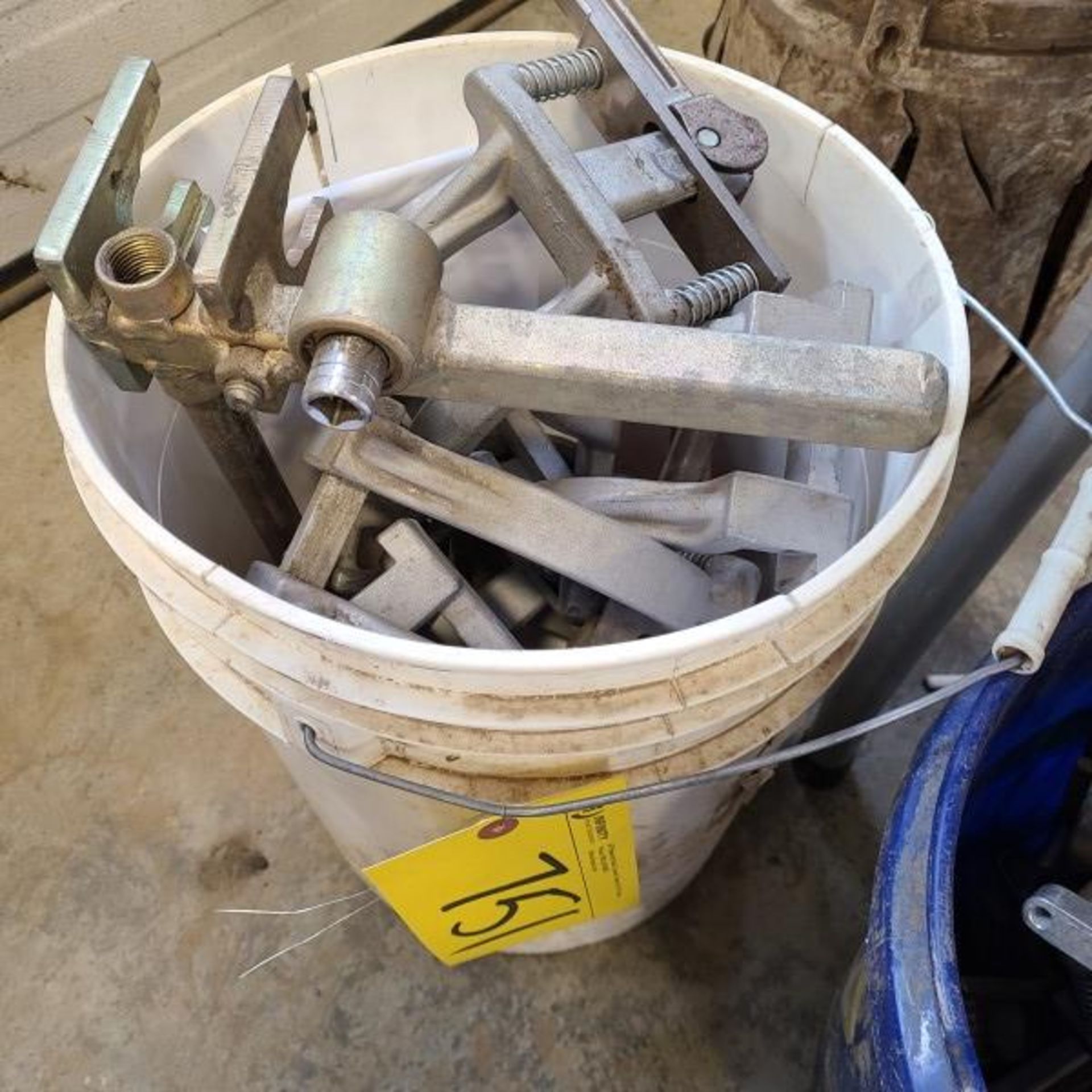 7 - 4" GAS CLAMPS