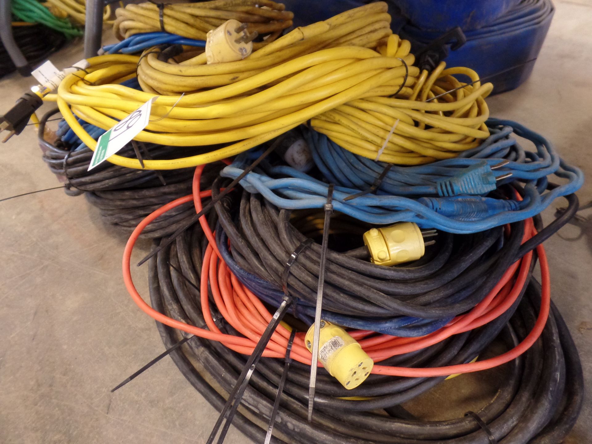 LOT OF ELEC. EXTENSION CORDS - Image 2 of 2