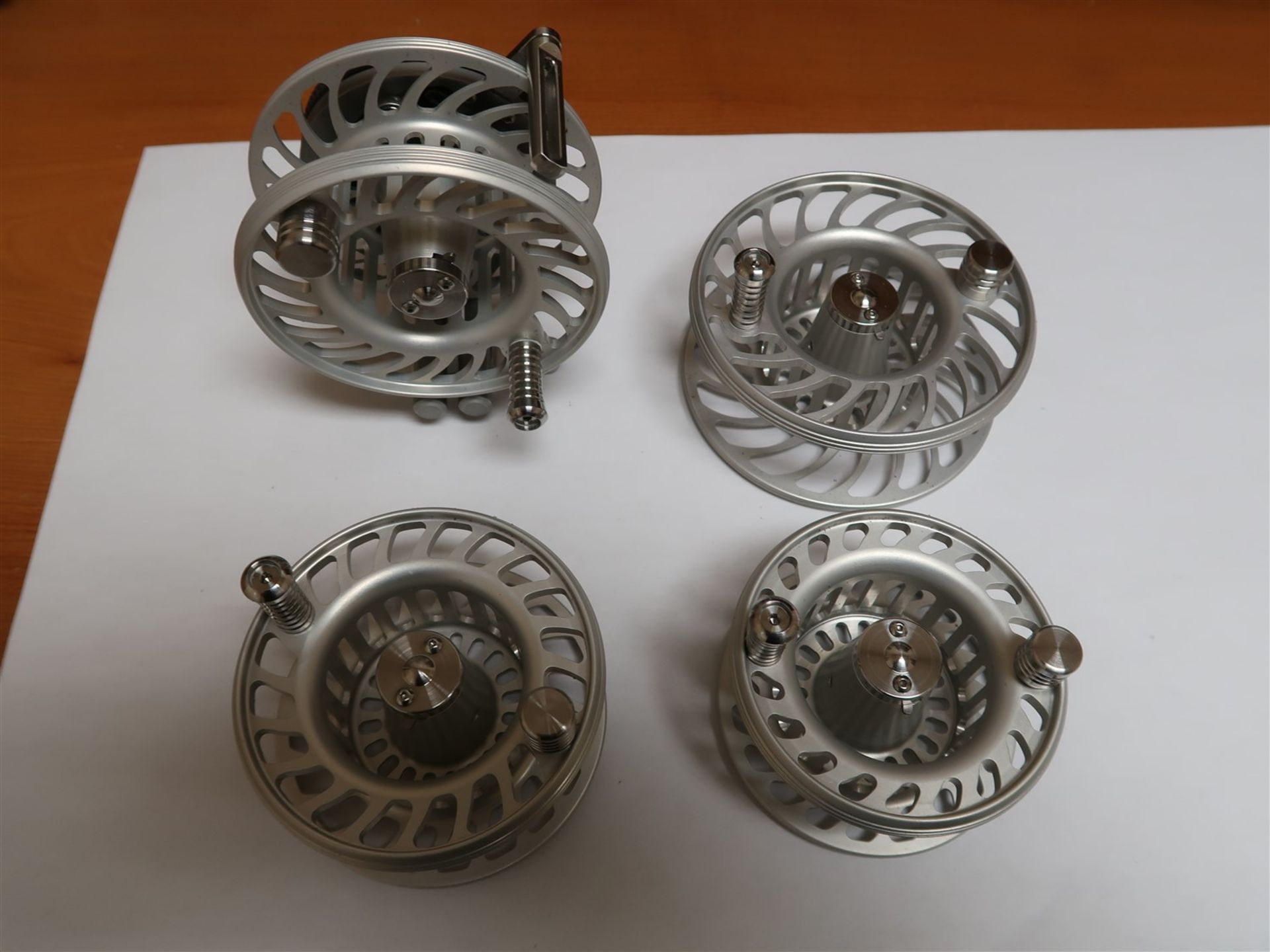 The Traveller Set of 4 interchangeable adjustable spool size Fly Fishing Reels (Silver Satin Finish) - Image 4 of 5