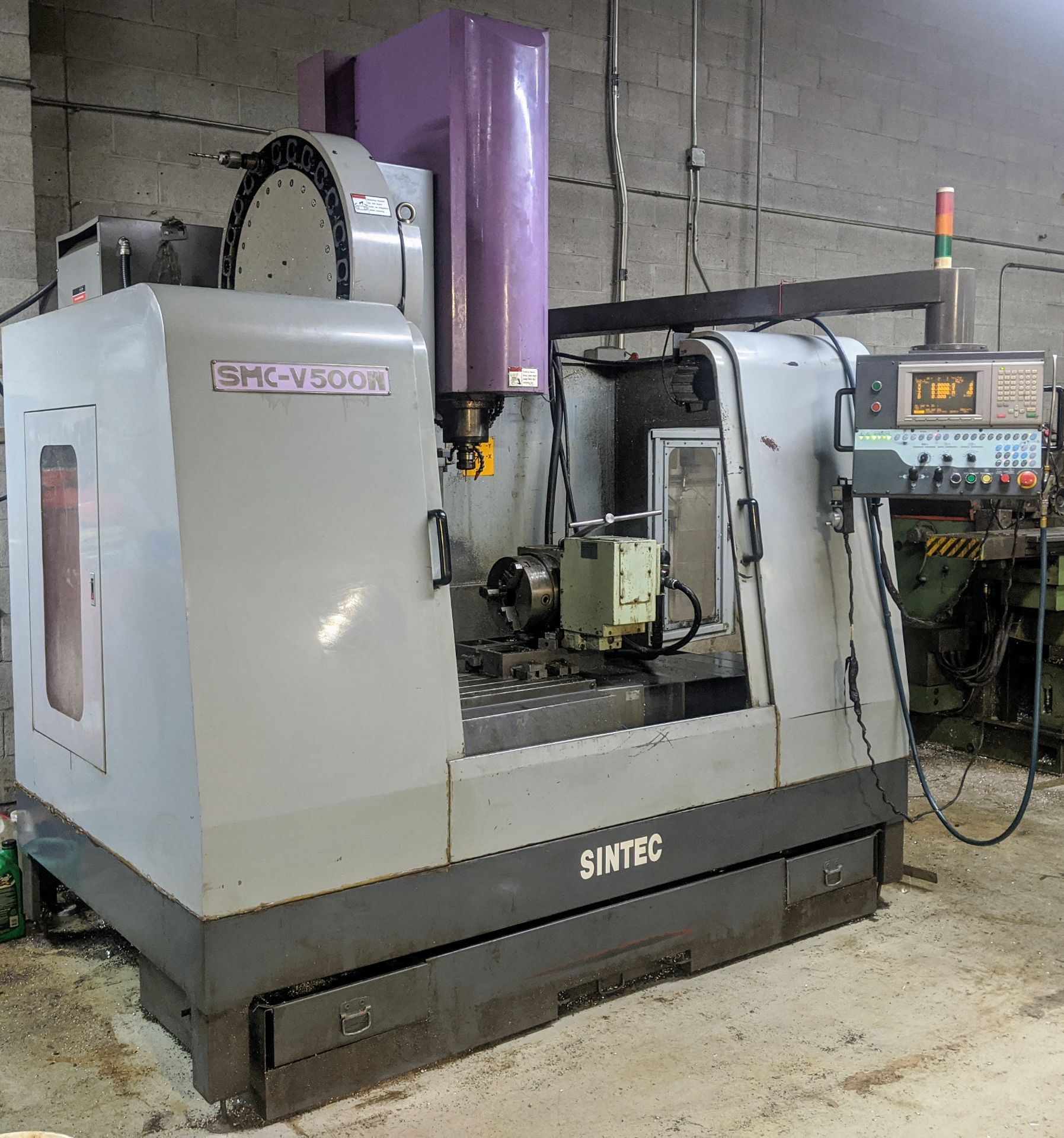 SINTEC SMC-V500M CNC Vertical Machining Center, Mitsubishi CNC Control, 20” x 40” Table, (24) ATC, - Image 3 of 13