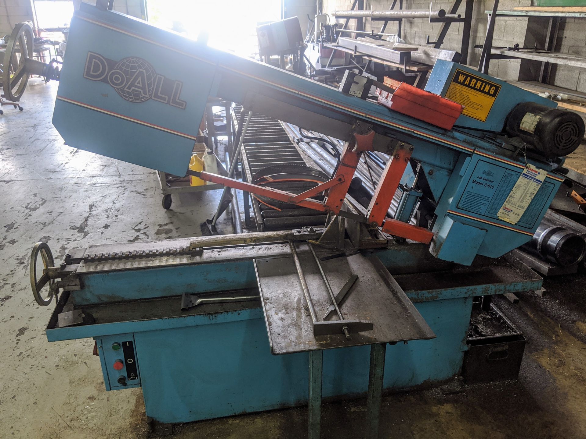 DO-ALL C-916 HORIZONTAL BANDSAW, S/N 470-89611 W/ 10' CONVEYOR AND (2) EXTRA BLADES - Image 2 of 8