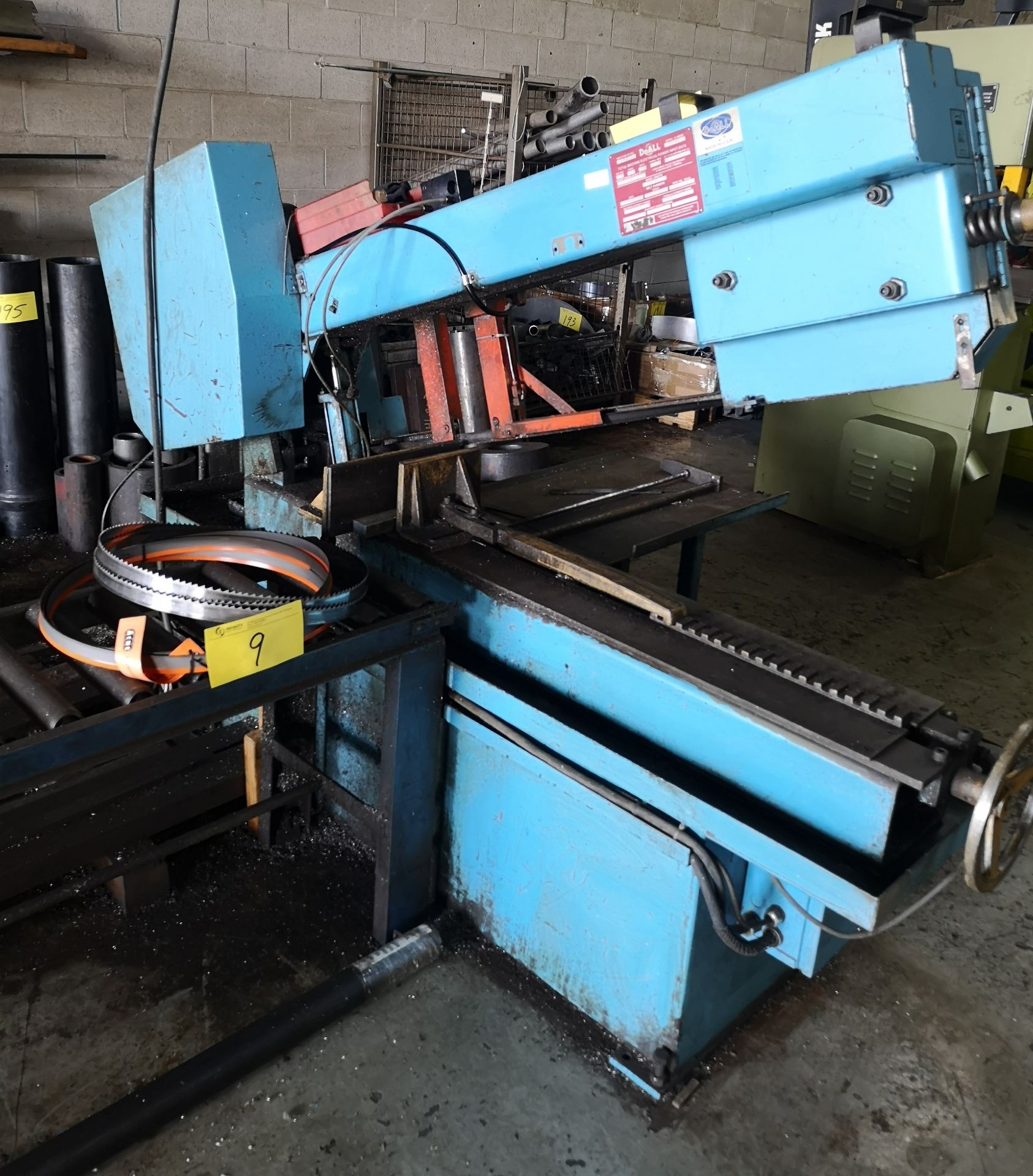 DO-ALL C-916 HORIZONTAL BANDSAW, S/N 470-89611 W/ 10' CONVEYOR AND (2) EXTRA BLADES - Image 6 of 8