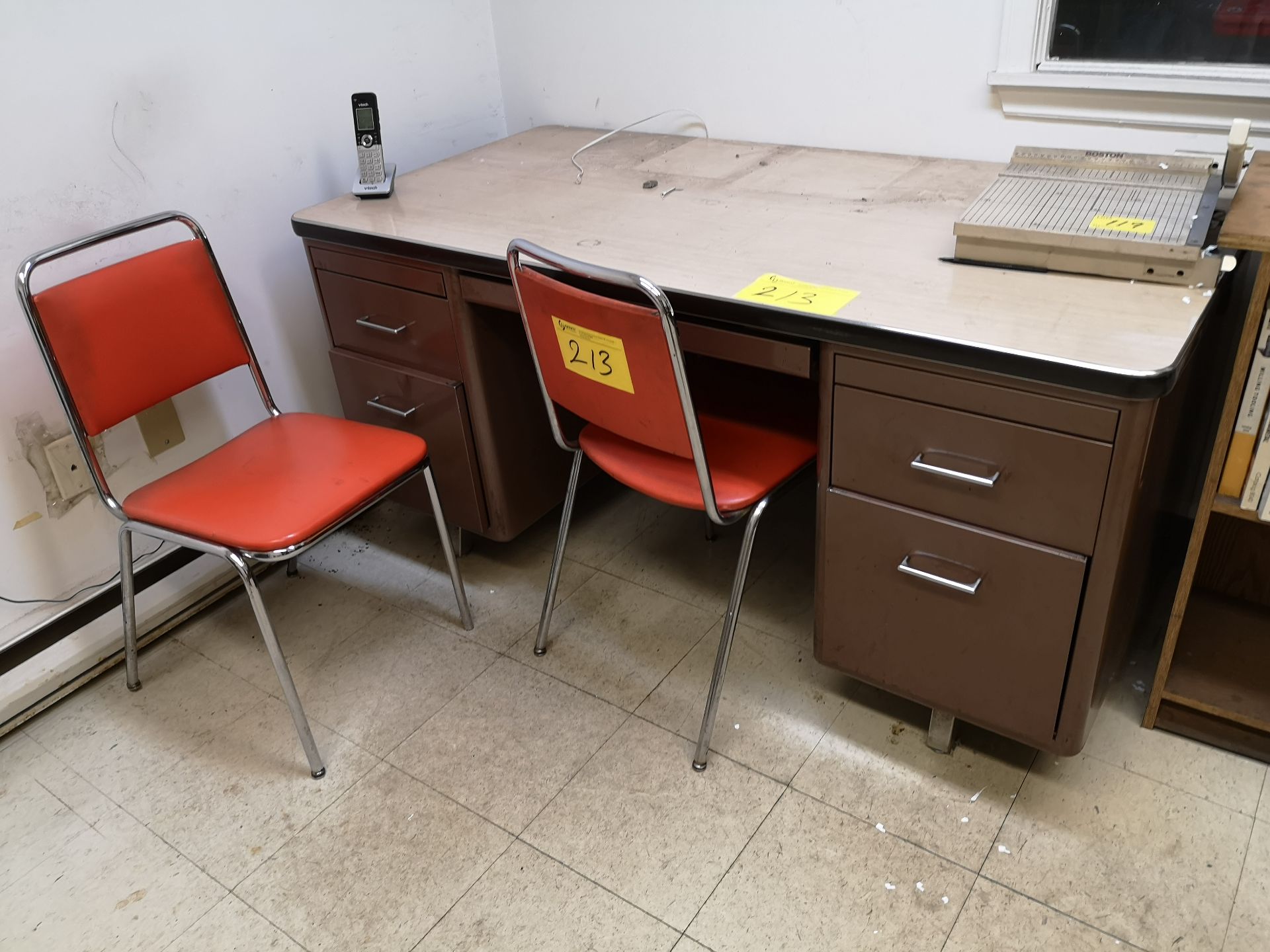 LOT DESK, CABINETS AND CHAIRS - Image 2 of 5