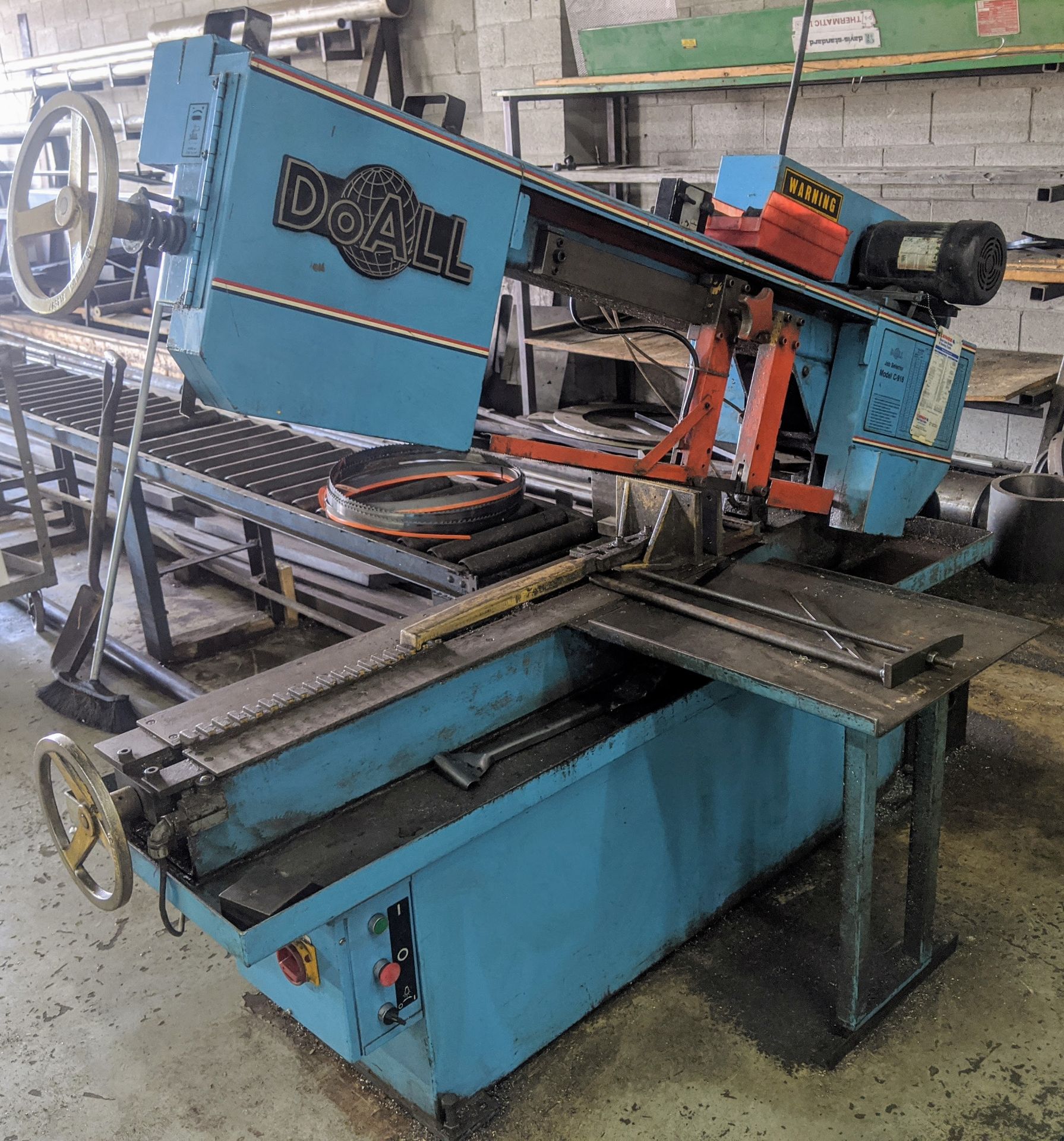 DO-ALL C-916 HORIZONTAL BANDSAW, S/N 470-89611 W/ 10' CONVEYOR AND (2) EXTRA BLADES