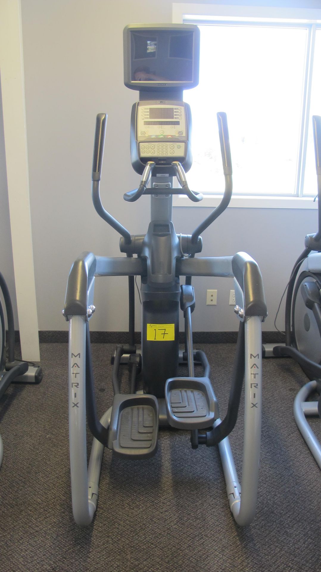 MATRIX E-3X/5X/7X-03-F Elliptical Machine w/ TV Screen W/ Satellite Hookup, HURE-3X-01-C Digital - Image 3 of 13