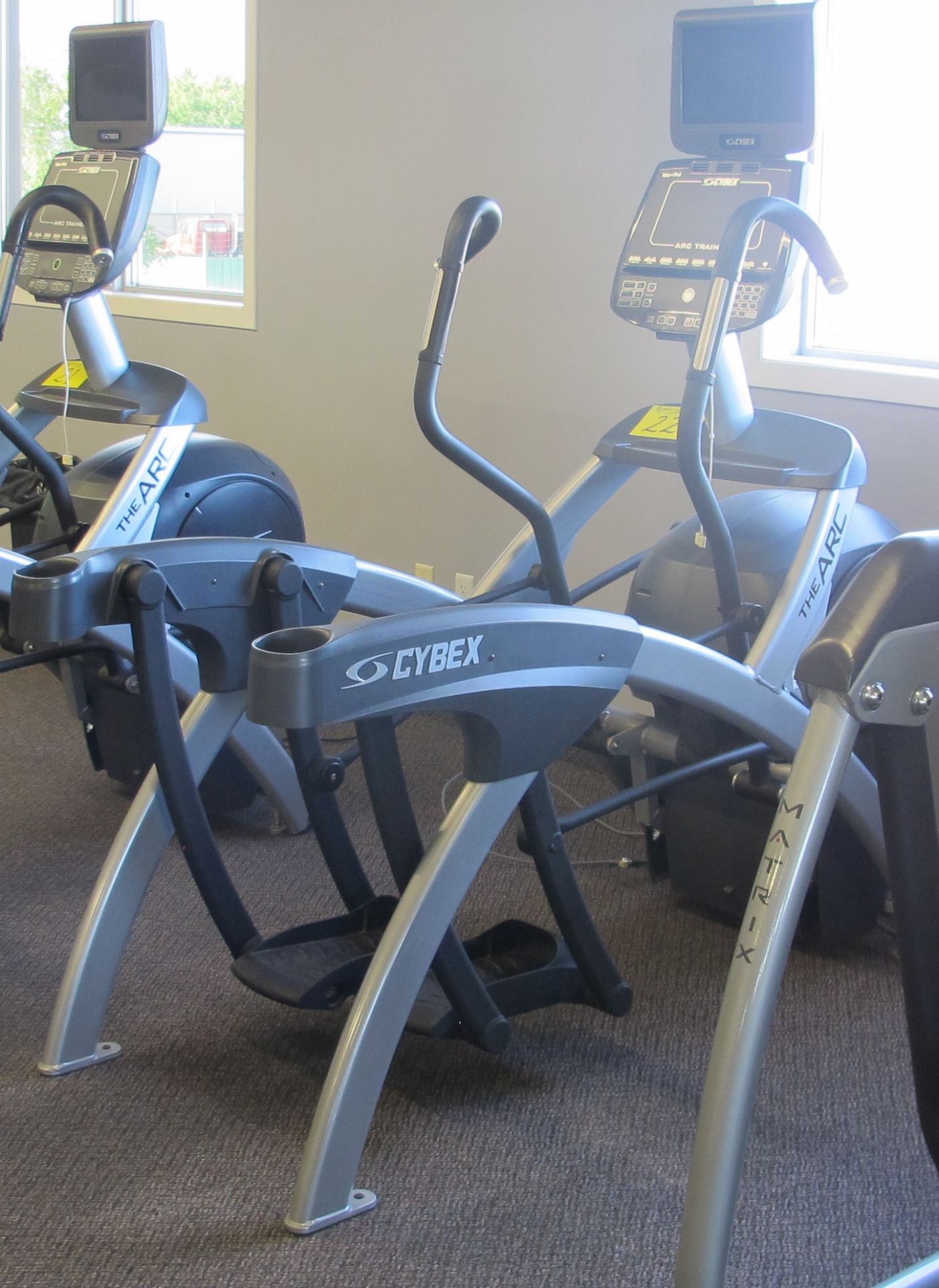 CYBEX "THE ARC" 750AT Arc Trainer w/ TV Screen w/ Satellite Hookup, Digital Display, S/N: