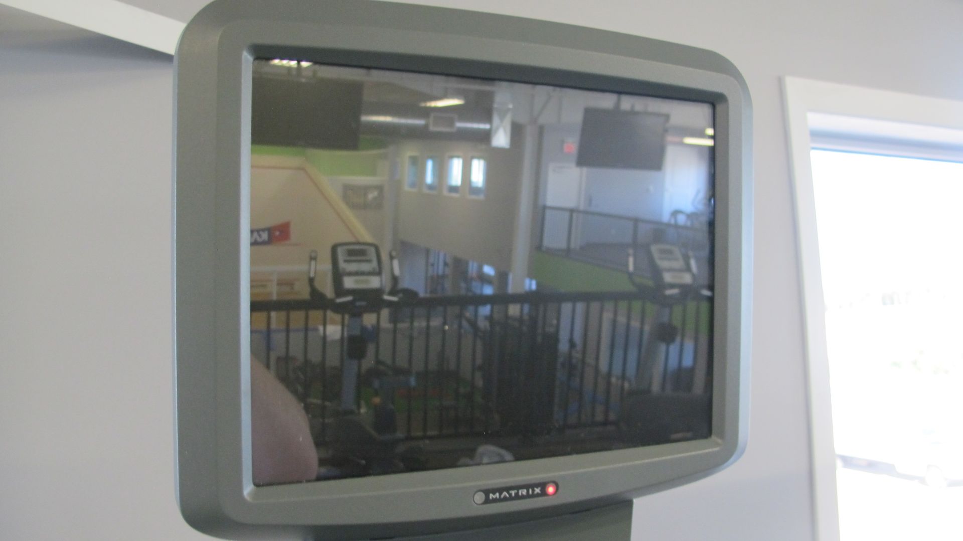 MATRIX E-3X/5X/7X-03-F Elliptical Machine w/ TV Screen W/ Satellite Hookup, HURE-3X-01-C Digital - Image 10 of 14