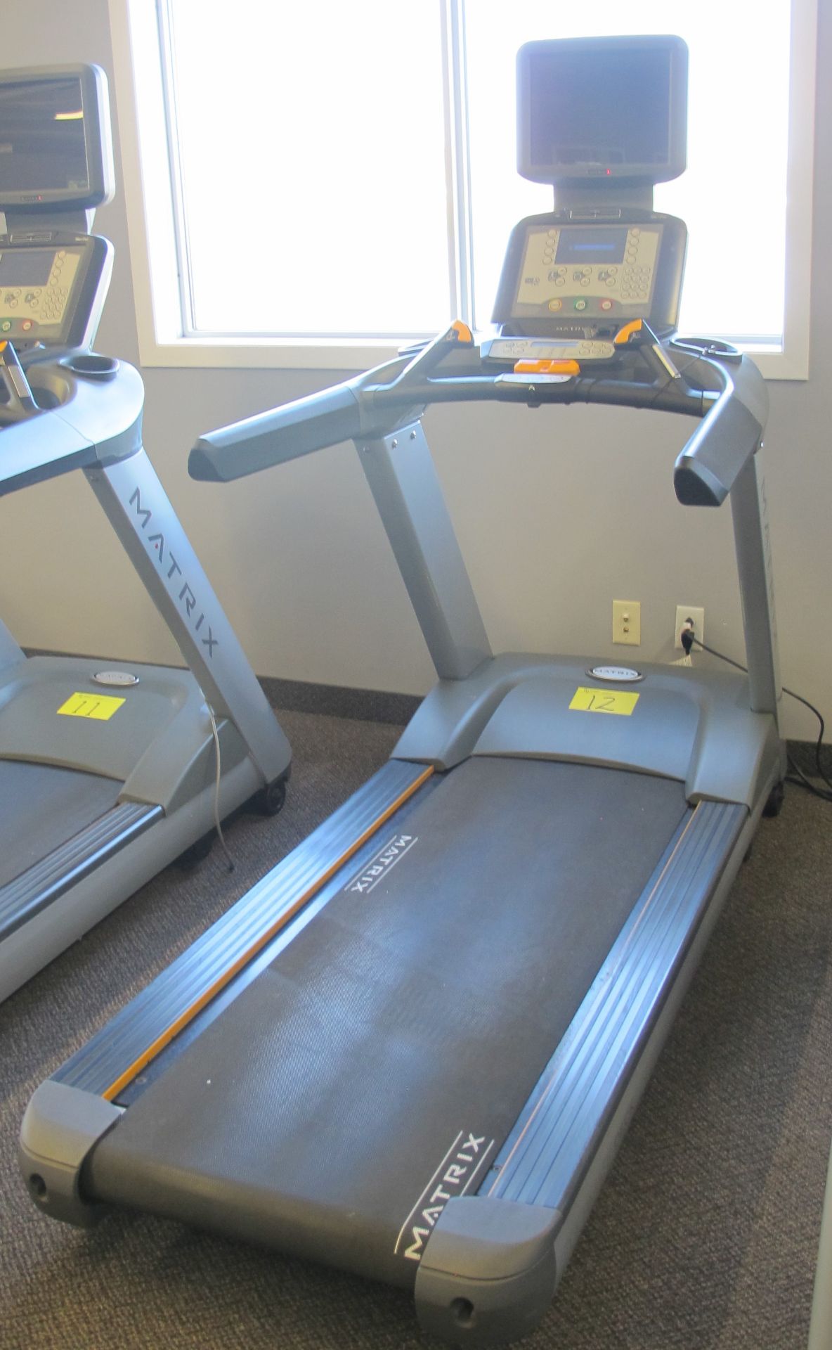 MATRIX T-5X-7X-03-F Ultimate Deck Treadmill w/ Incline, HURE-3X-01-C Digital Display, TV Screen w/ - Image 4 of 11