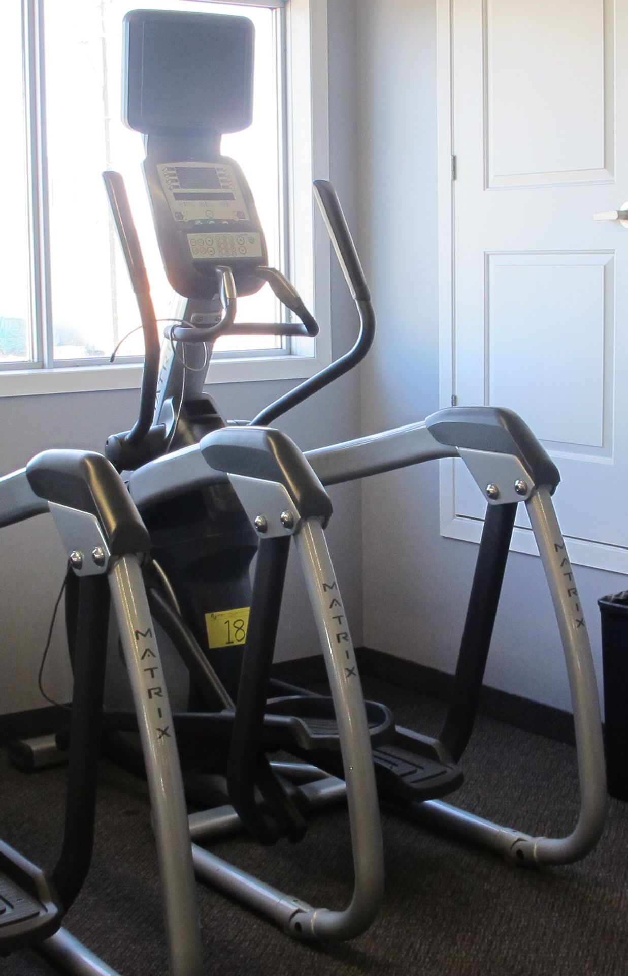 MATRIX E-3X/5X/7X-03-F Elliptical Machine w/ TV Screen W/ Satellite Hookup, HURE-3X-01-C Digital