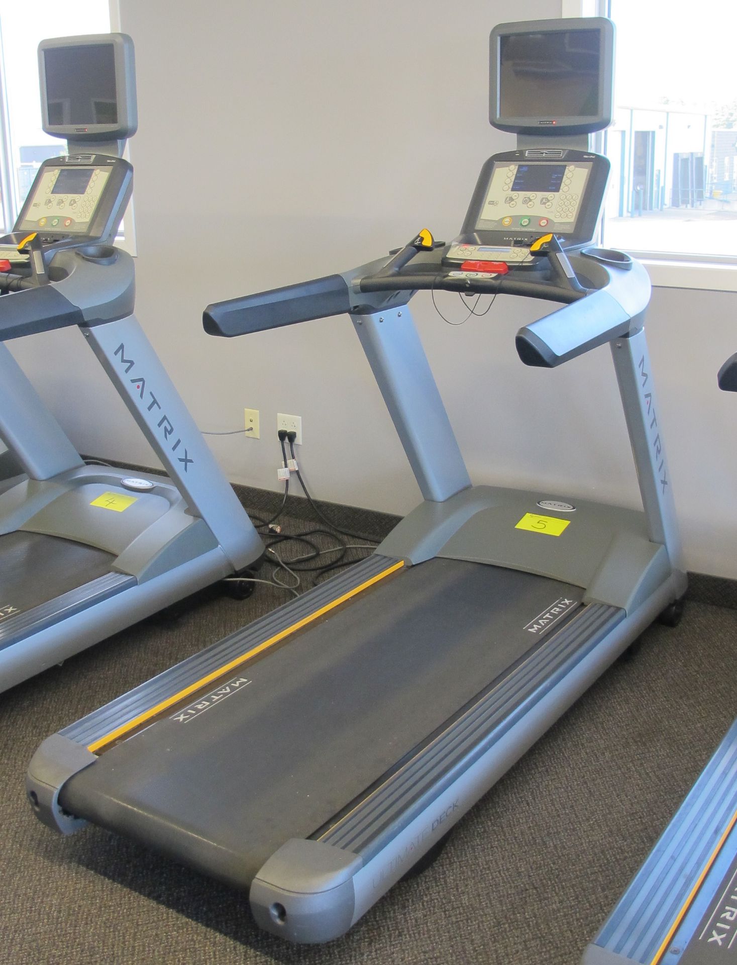 MATRIX T-5X-7X-03-F Ultimate Deck Treadmill w/ Incline, Digital Display, TV Screen w/ Satellite - Image 2 of 11