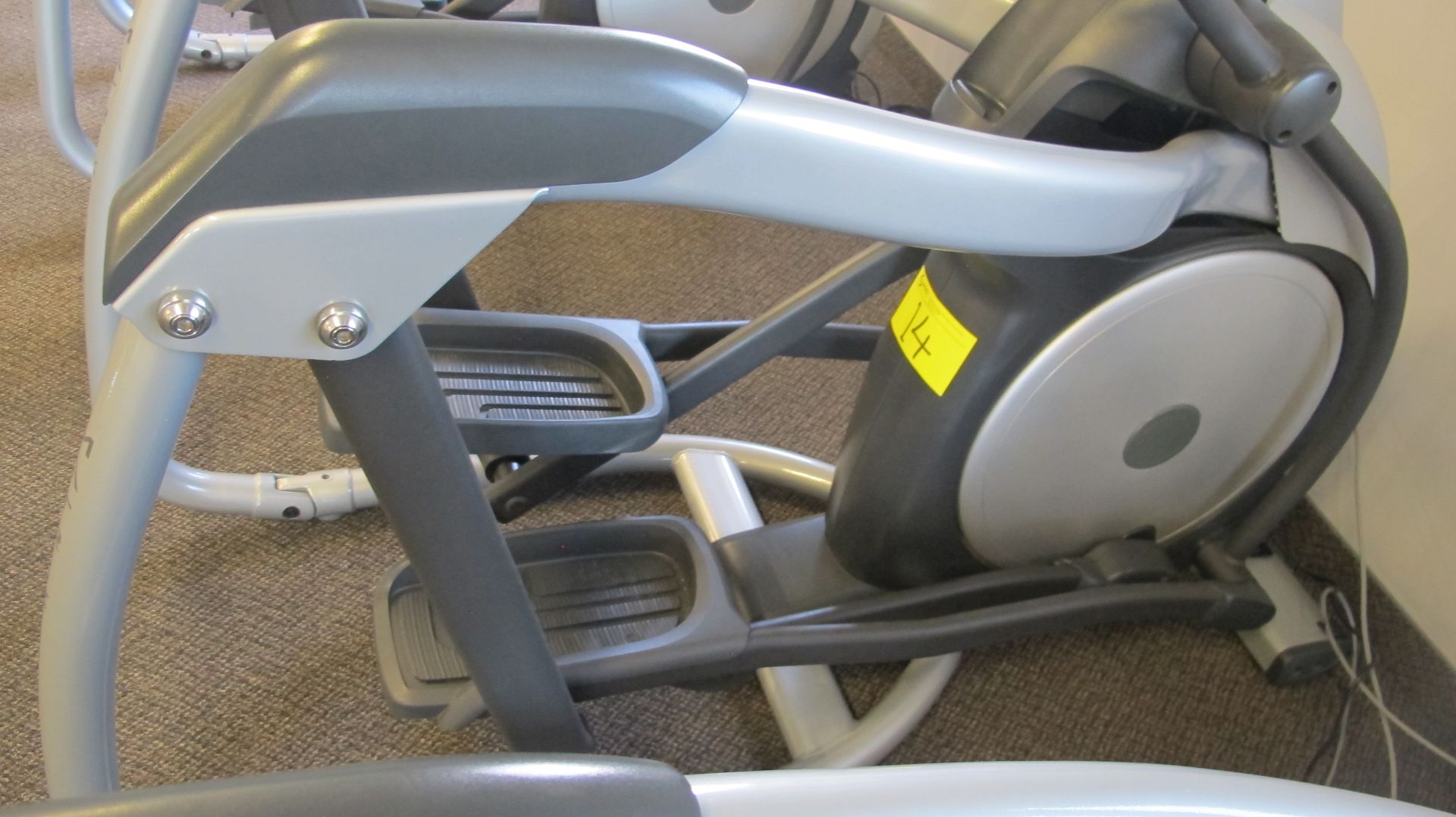 MATRIX E-3X/5X/7X-03-F Elliptical Machine w/ TV Screen W/ Satellite Hookup, HURE-3X-01-C Digital - Image 5 of 14