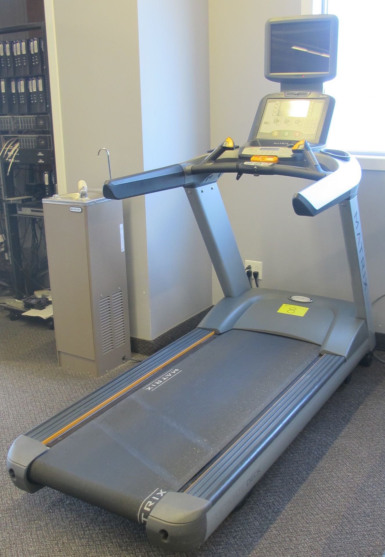 MATRIX T-5X-7X-03-F Ultimate Deck Treadmill w/ Incline, Digital Display, TV Screen w/ Satellite - Image 4 of 11