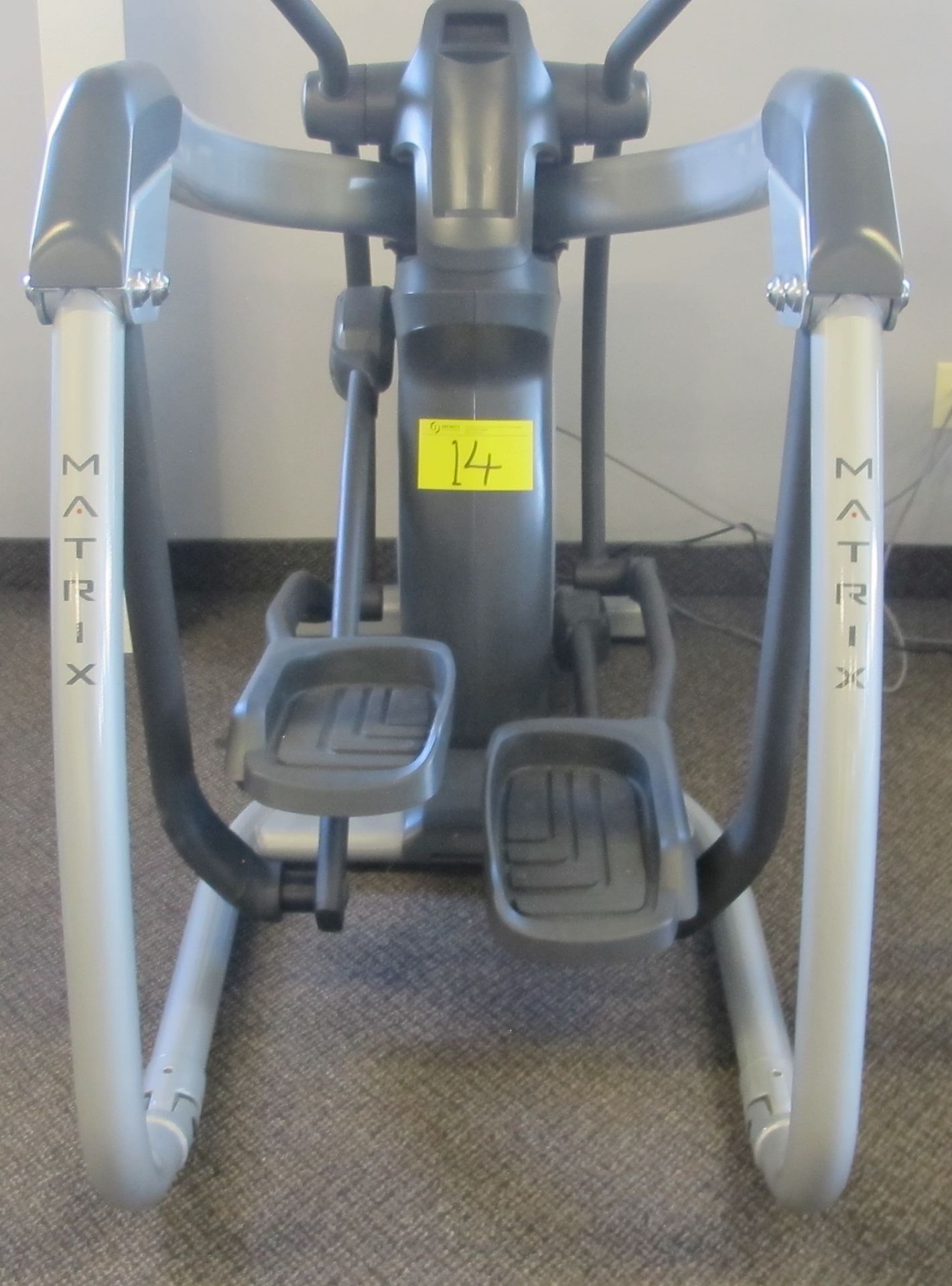 MATRIX E-3X/5X/7X-03-F Elliptical Machine w/ TV Screen W/ Satellite Hookup, HURE-3X-01-C Digital - Image 6 of 14