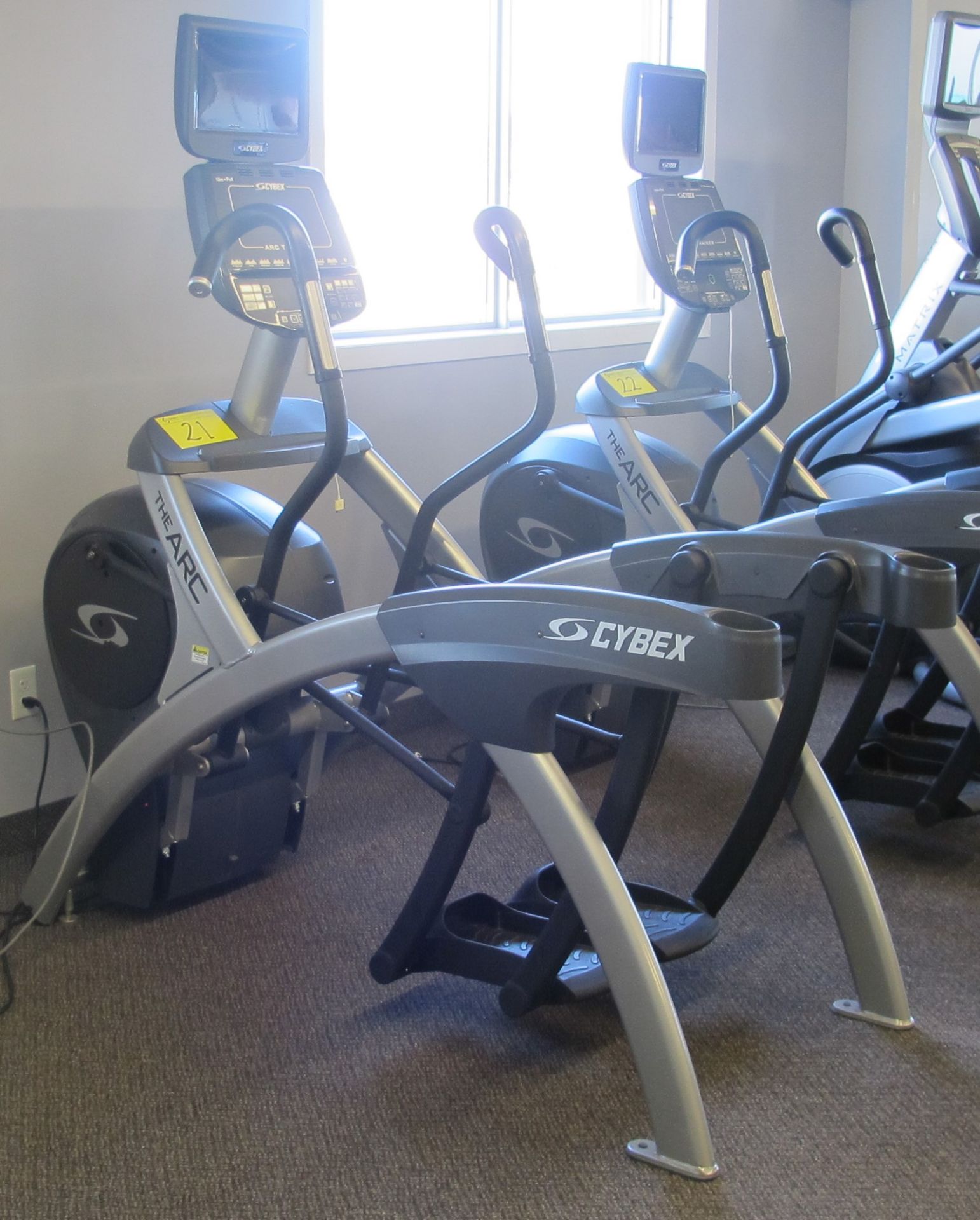 CYBEX "THE ARC" 750AT Arc Trainer w/ TV Screen w/ Satellite Hookup, Digital Display, S/N: