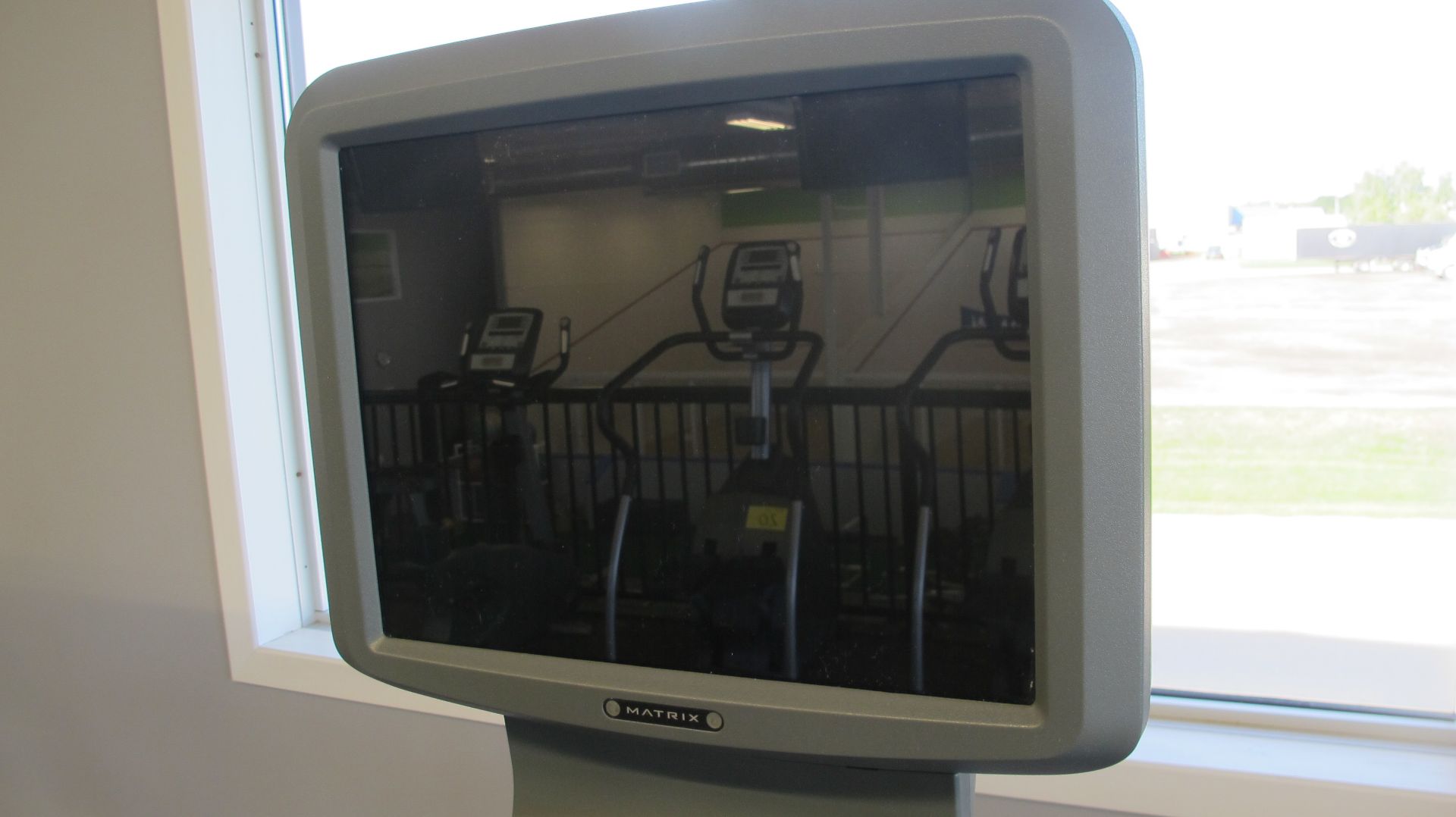 MATRIX T-5X-7X-03-F Ultimate Deck Treadmill w/ Incline, Digital Display, TV Screen w/ Satellite - Image 10 of 11