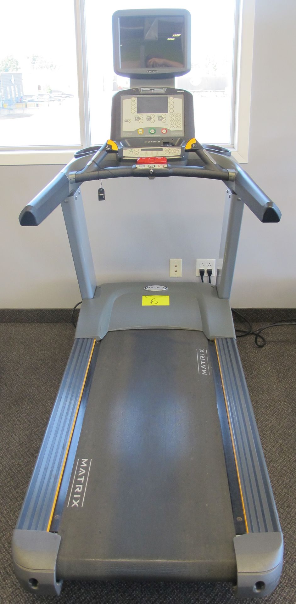 MATRIX T-5X-7X-03-F Ultimate Deck Treadmill w/ Incline, Digital Display, TV Screen w/ Satellite - Image 3 of 11