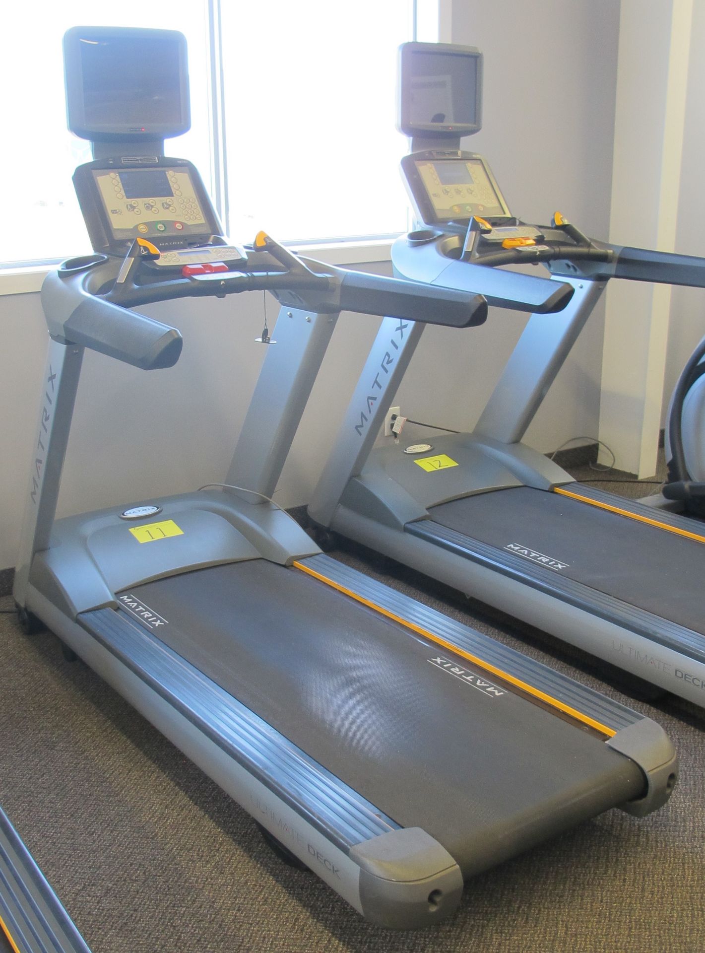 MATRIX T-5X-7X-03-F Ultimate Deck Treadmill w/ Incline, Digital Display, TV Screen w/ Satellite - Image 2 of 11