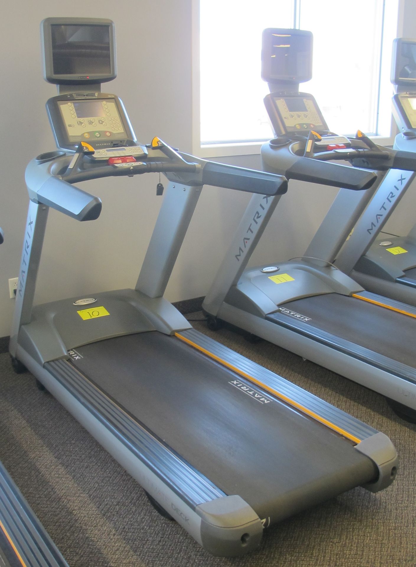 MATRIX T-5X-7X-03-F Ultimate Deck Treadmill w/ Incline, Digital Display, TV Screen w/ Satellite - Image 2 of 11