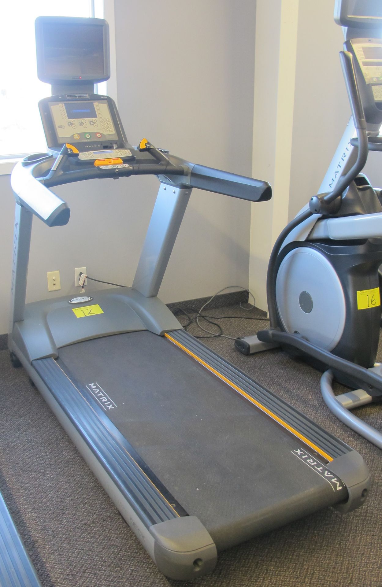 MATRIX T-5X-7X-03-F Ultimate Deck Treadmill w/ Incline, HURE-3X-01-C Digital Display, TV Screen w/ - Image 2 of 11