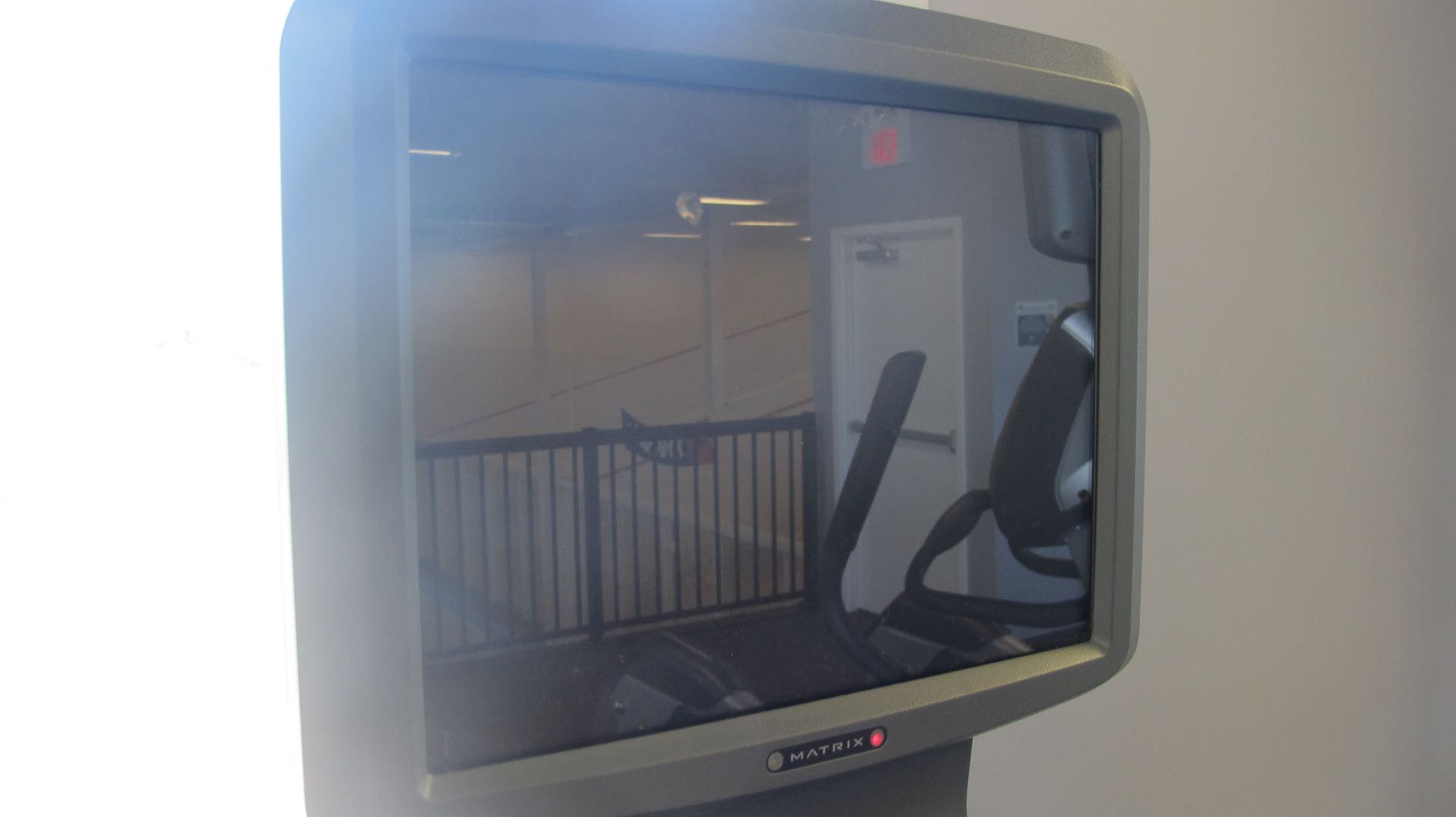 MATRIX T-5X-7X-03-F Ultimate Deck Treadmill w/ Incline, HURE-3X-01-C Digital Display, TV Screen w/ - Image 10 of 11