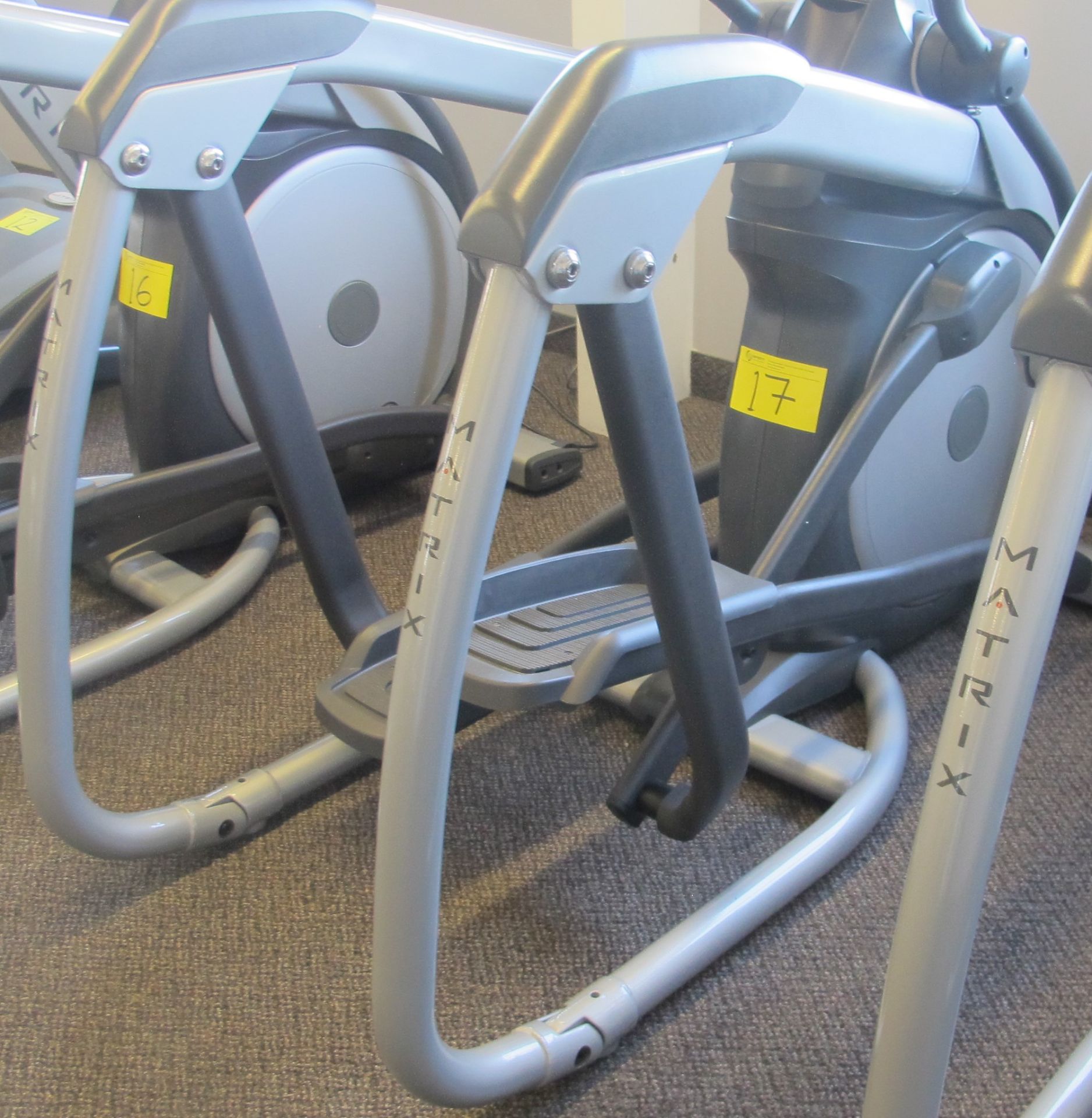 MATRIX E-3X/5X/7X-03-F Elliptical Machine w/ TV Screen W/ Satellite Hookup, HURE-3X-01-C Digital - Image 5 of 13