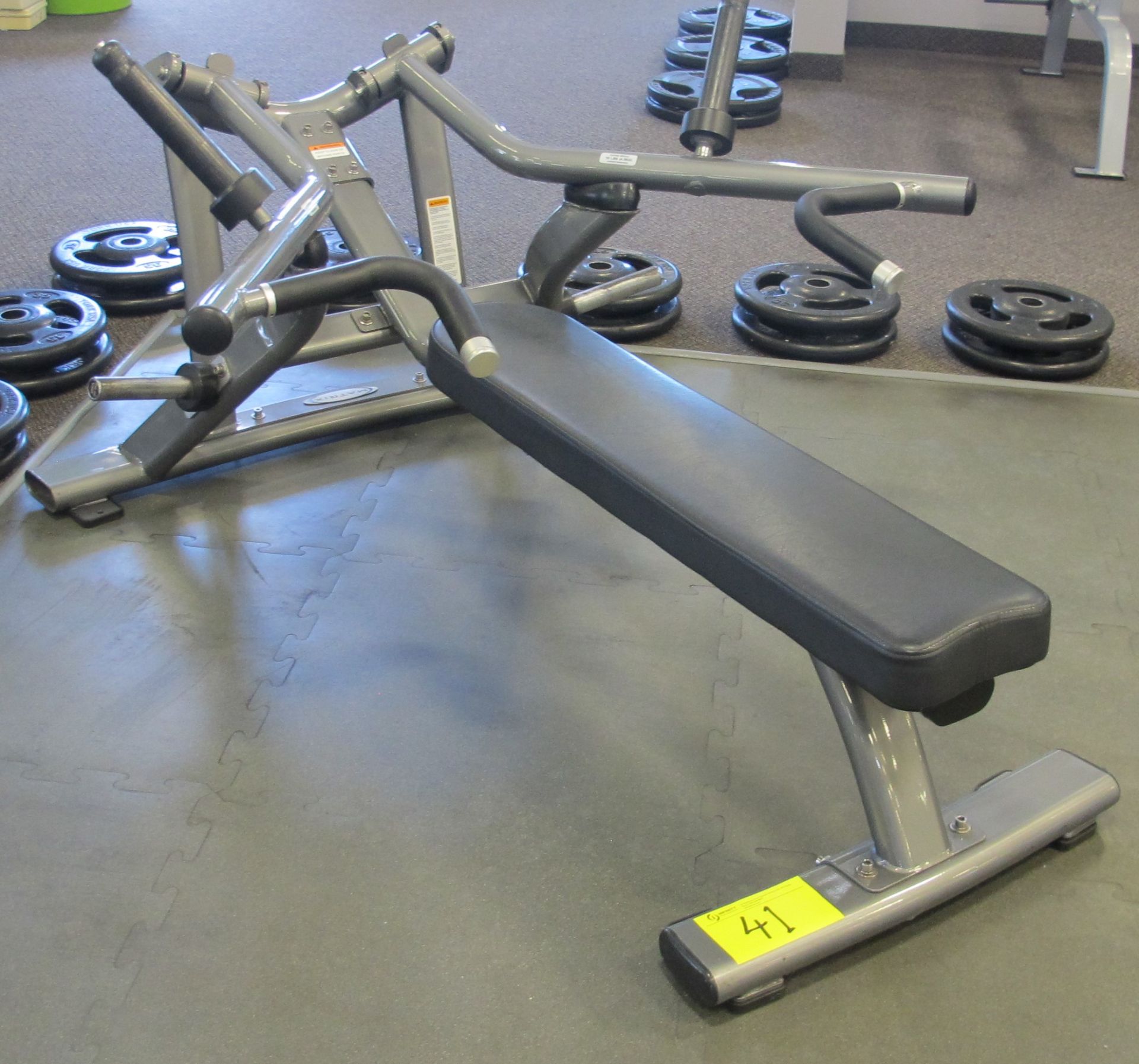 MATRIX Supine Bench Press Machine - Plate Loaded 10lbs Starting Resistance, S/N: G3PL02D1111CA041 - Image 3 of 6