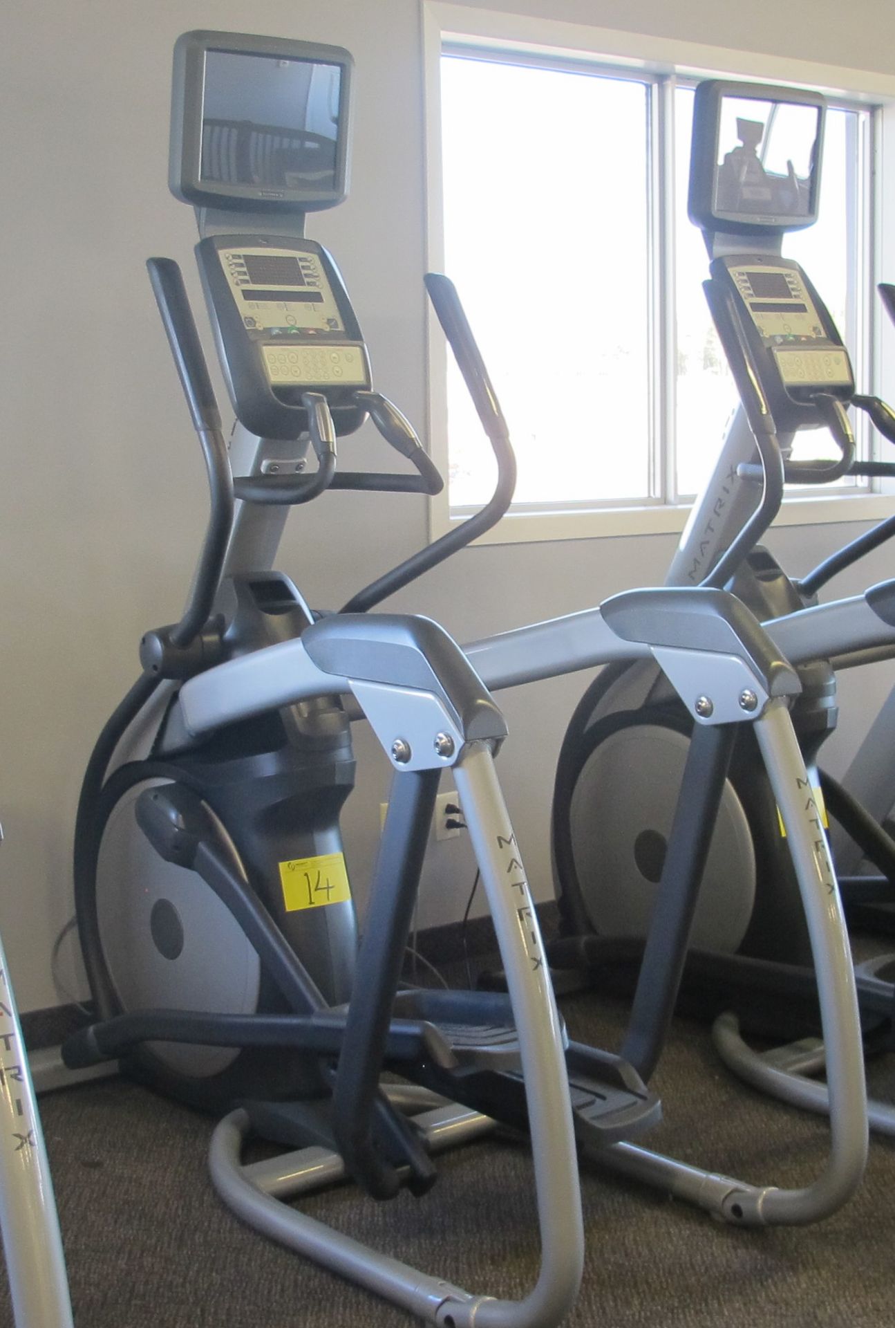 MATRIX E-3X/5X/7X-03-F Elliptical Machine w/ TV Screen W/ Satellite Hookup, HURE-3X-01-C Digital