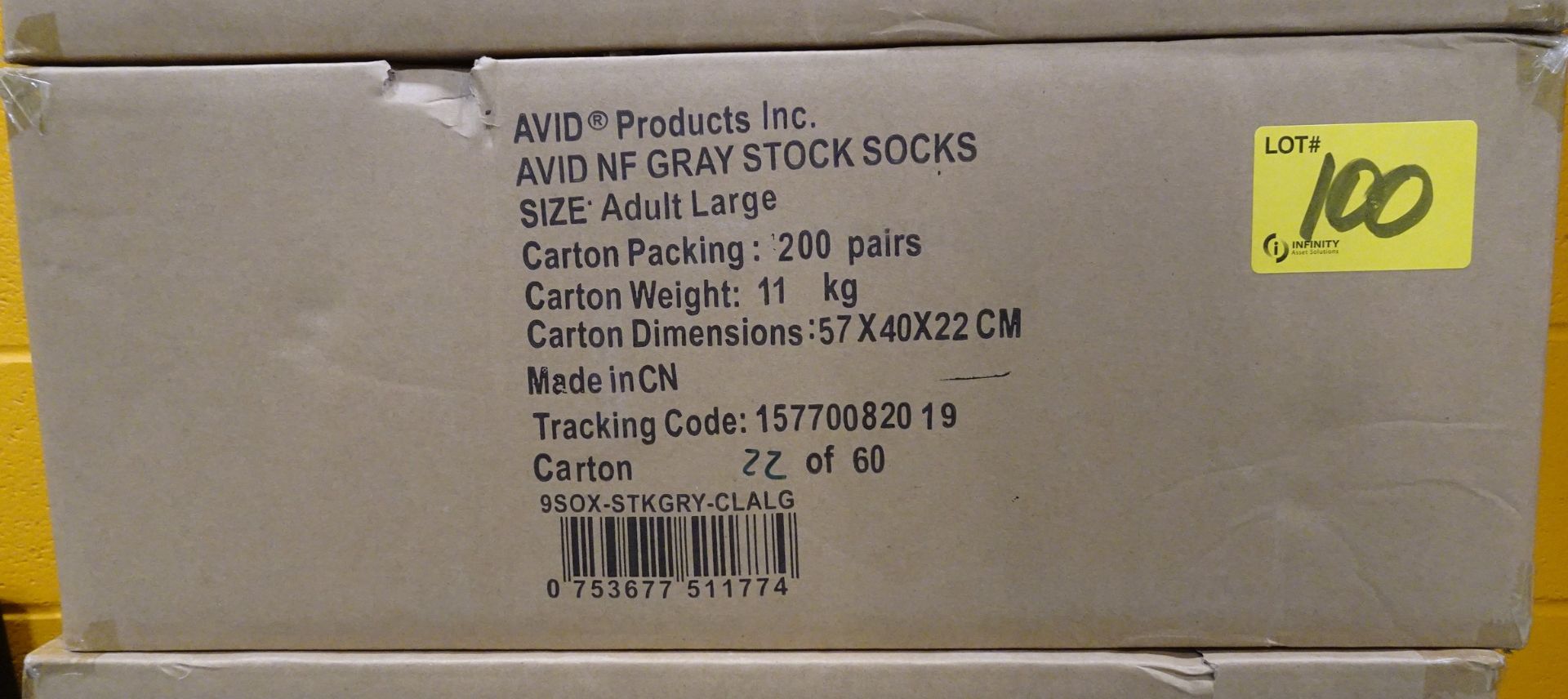 Box of (200) Socks w/ rubber grip, size: Adult Large